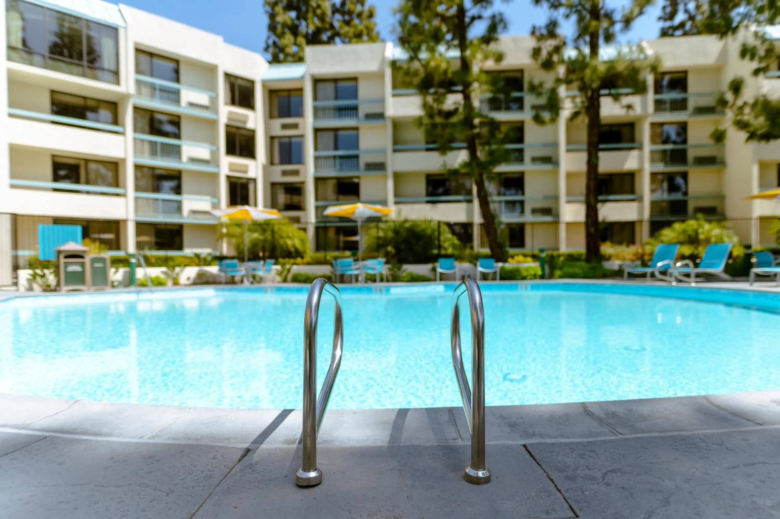 Day in Howard Johnson by Wyndham Anaheim Hotel and Water Playground