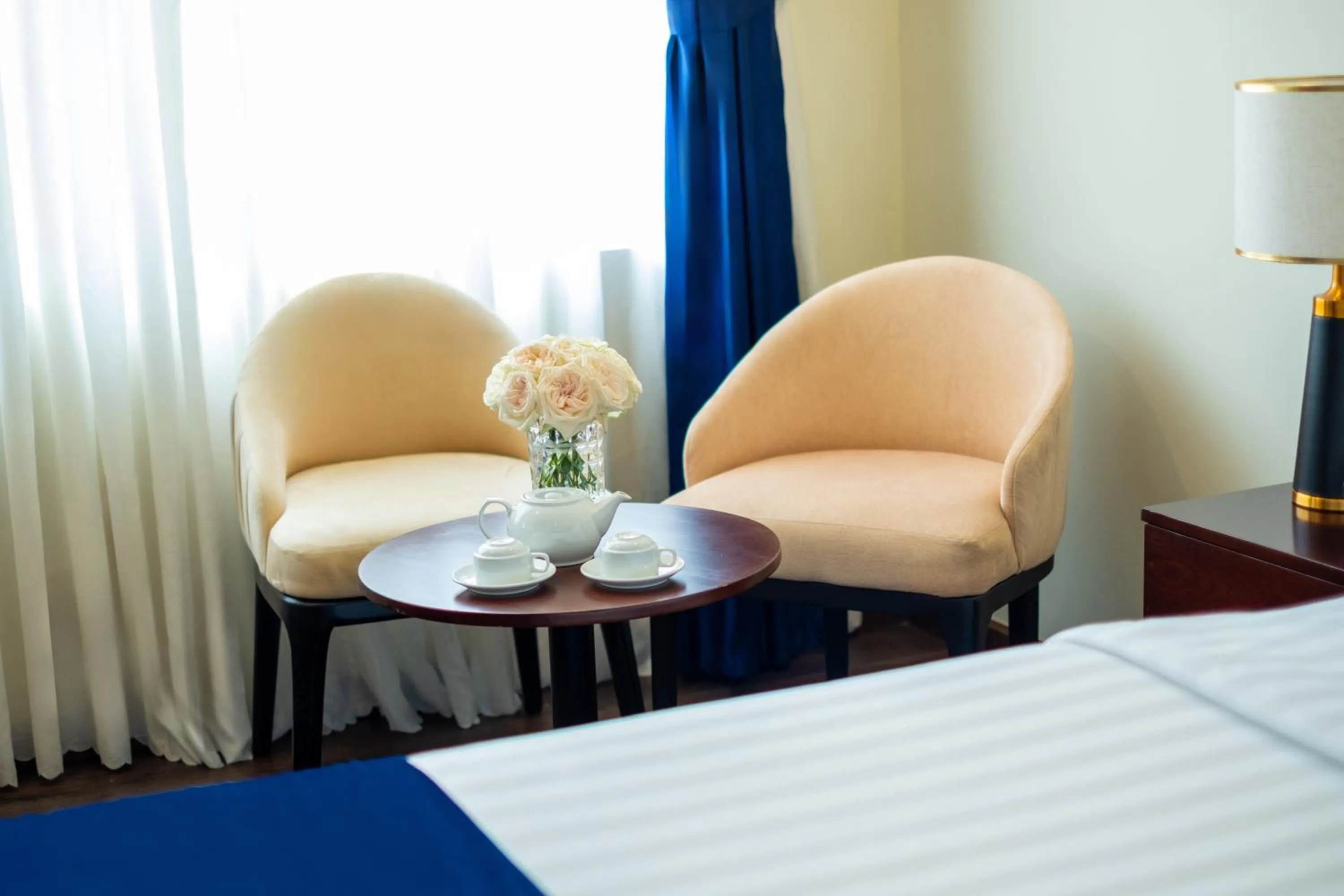 Seating area, Bed in Sandals Camellia Hotel