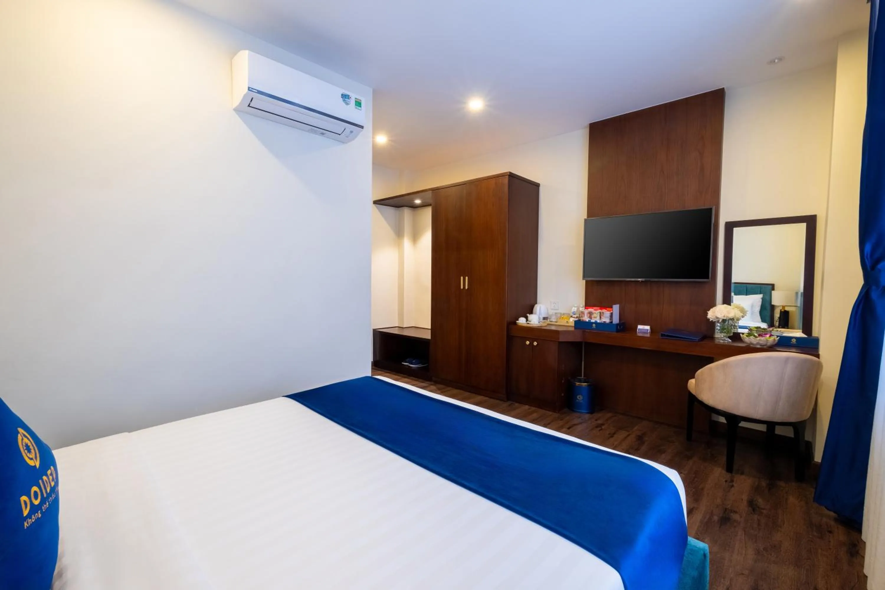 Bedroom, Bed in Sandals Camellia Hotel