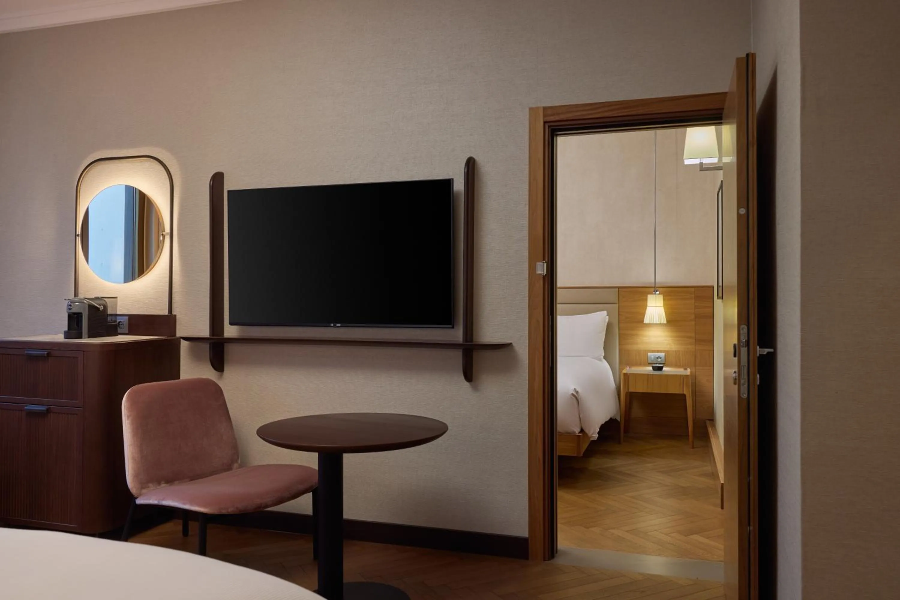 Photo of the whole room, Bed in Hilton Milan