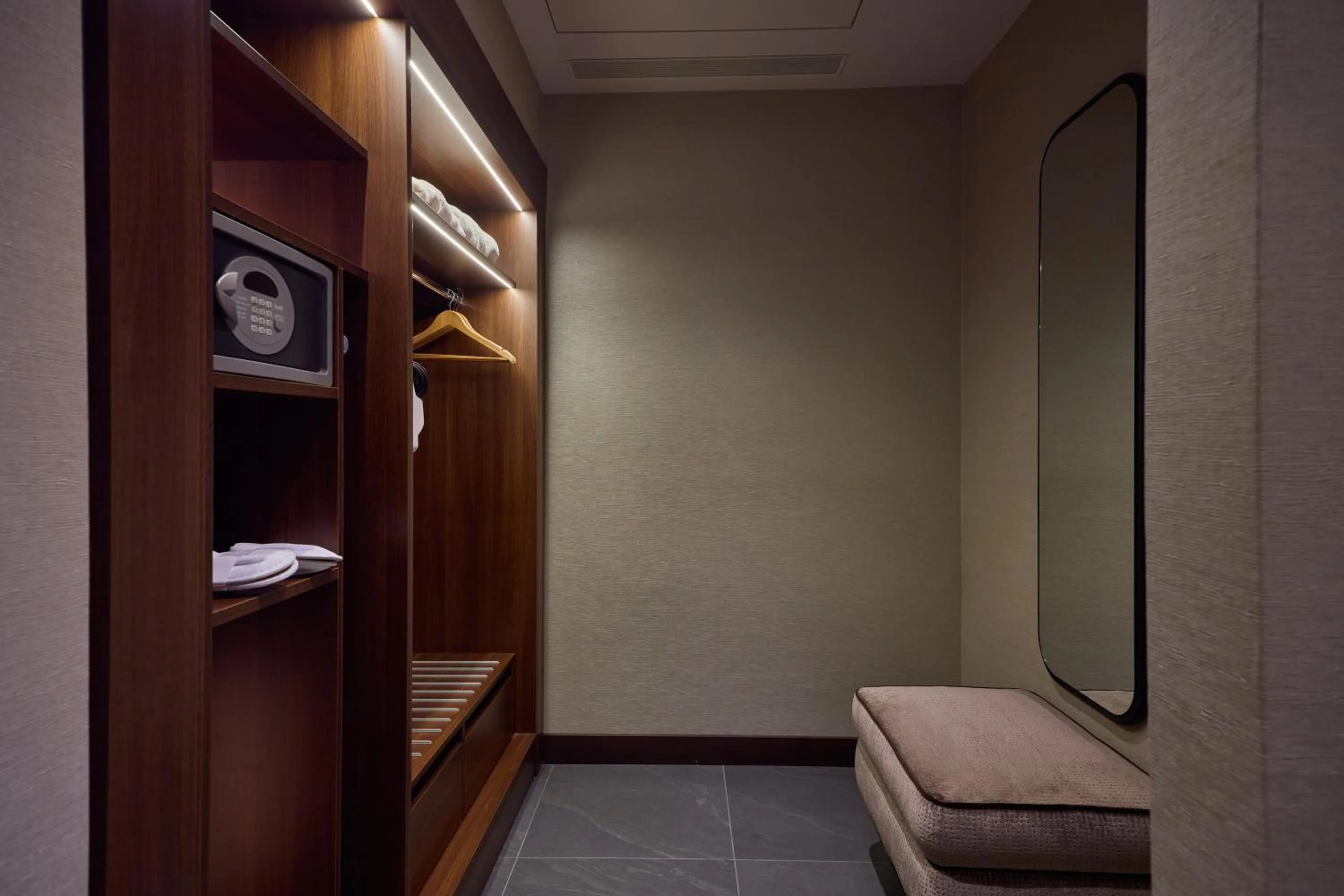 wardrobe in Hilton Milan