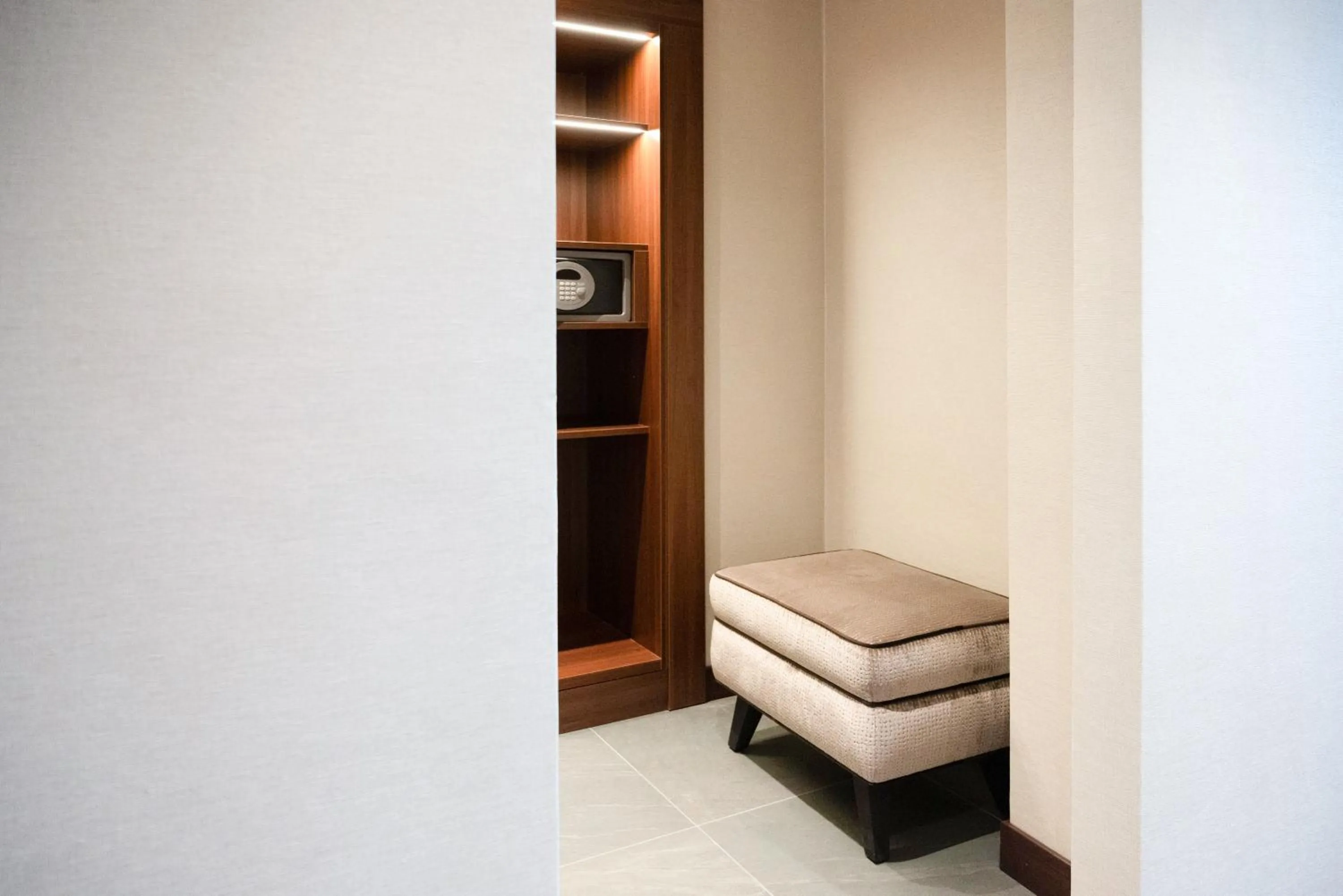wardrobe, Bed in Hilton Milan