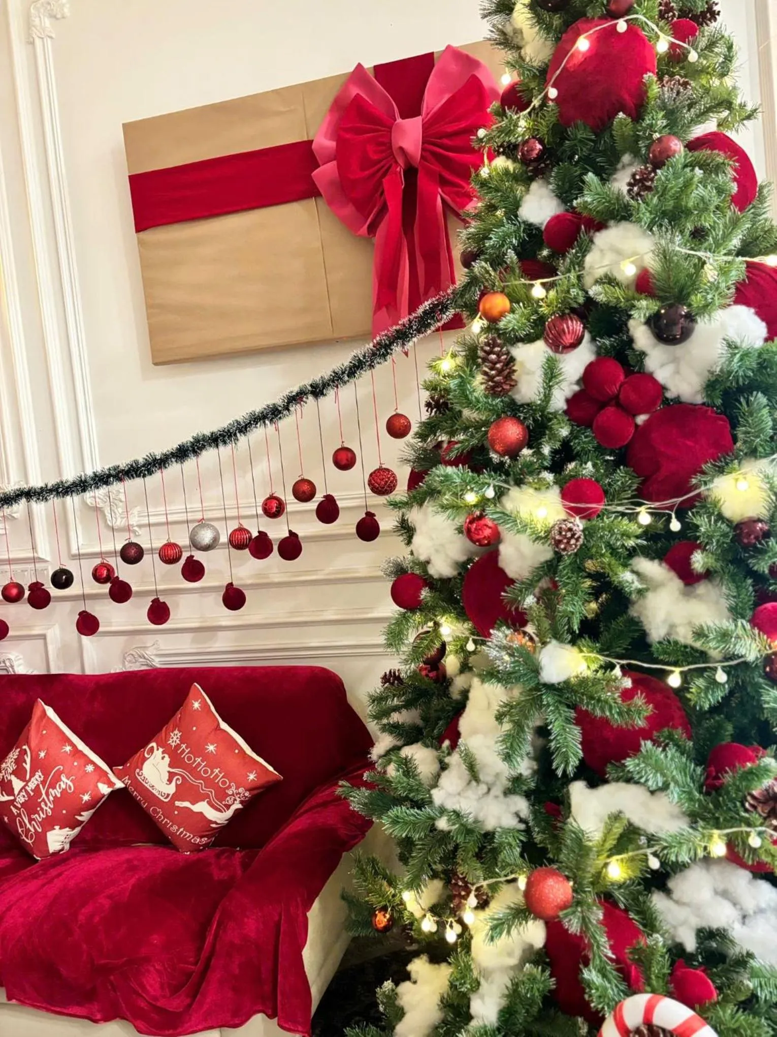 Decorative detail in Thuận Phát Hotel