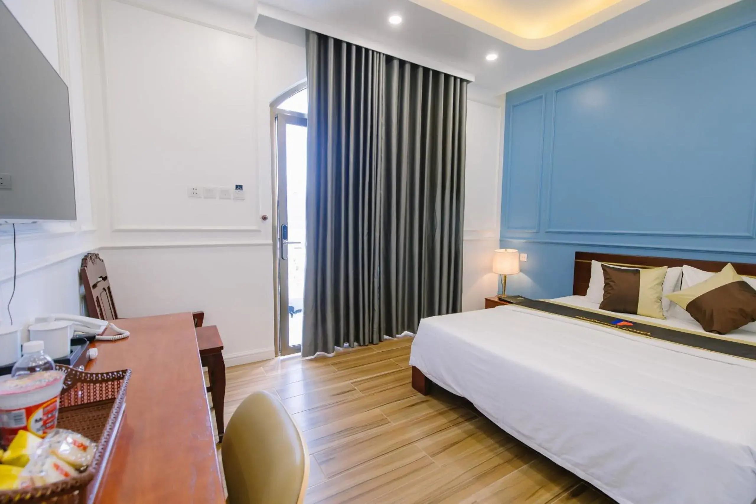 Double Room with Pool View in Thuận Phát Hotel Double Room with Pool View in Thuận Phát Hotel