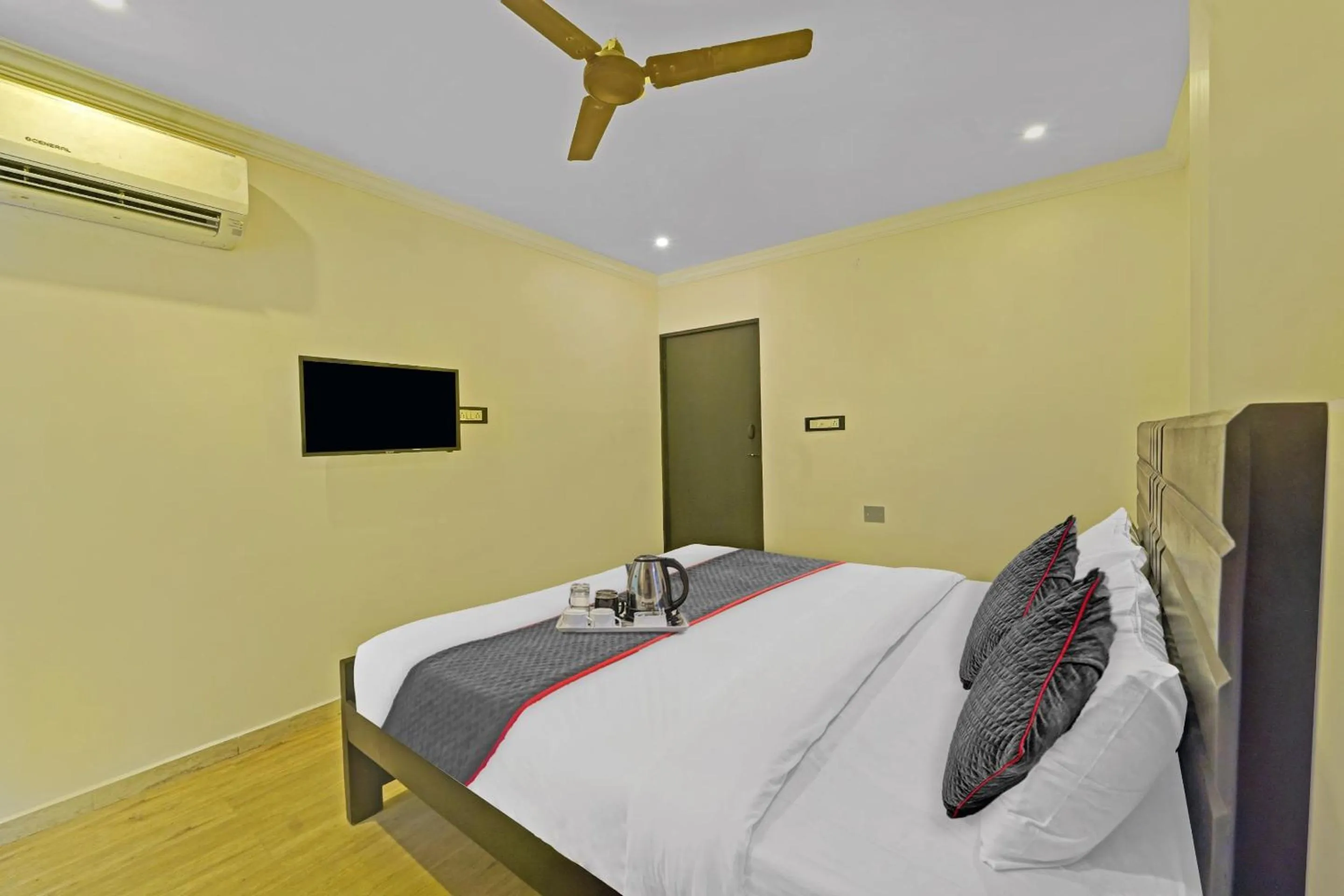 Bedroom, Bed in Townhouse Fantasea Hotels Near OMR