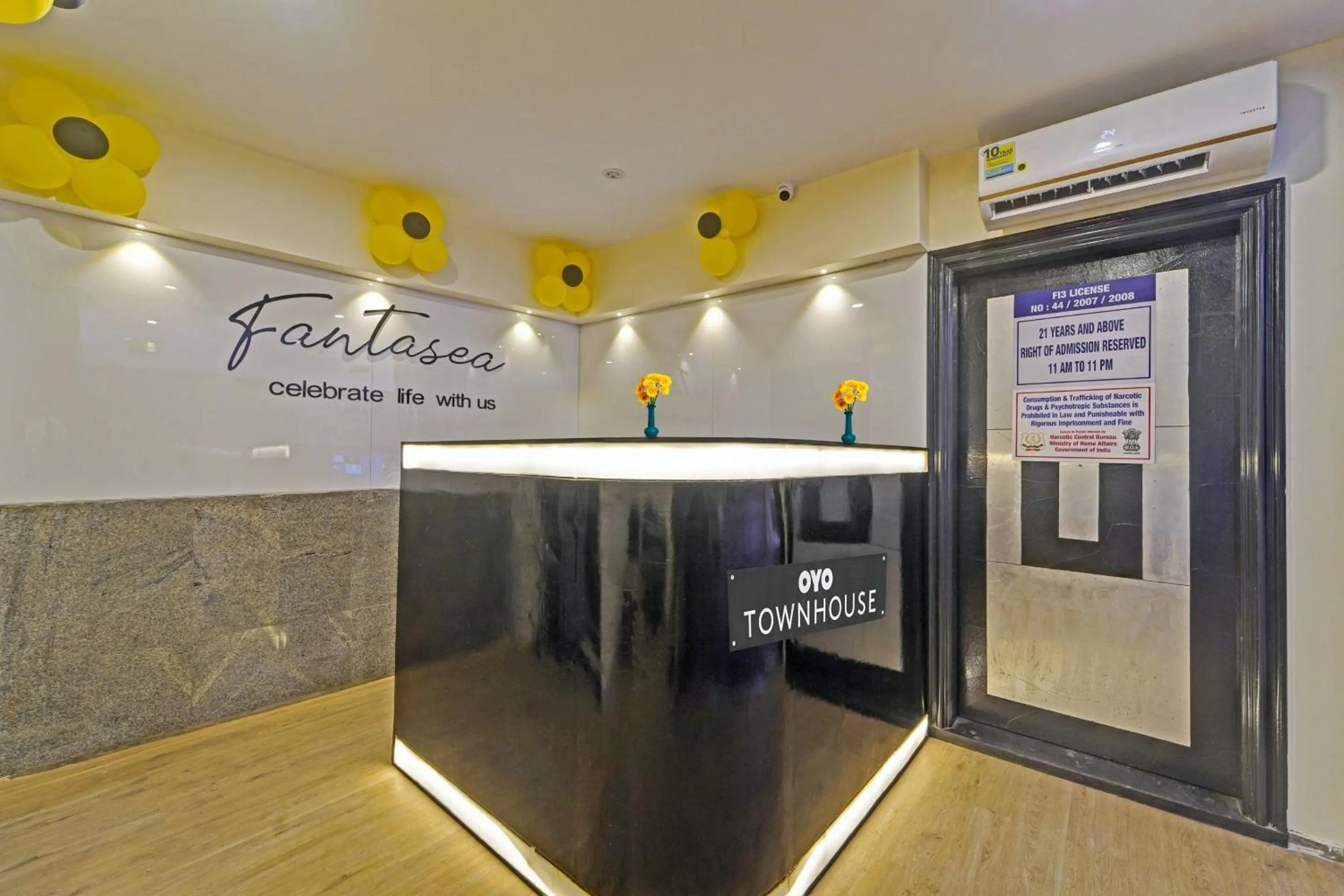Lobby or reception in Townhouse Fantasea Hotels Near OMR