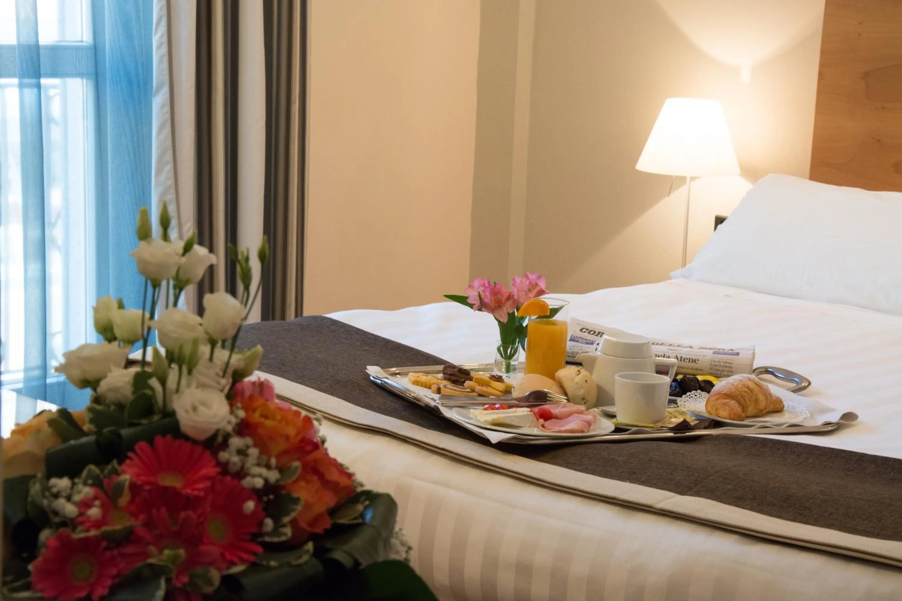 Photo of the whole room, Bed in Hotel Royal Falcone