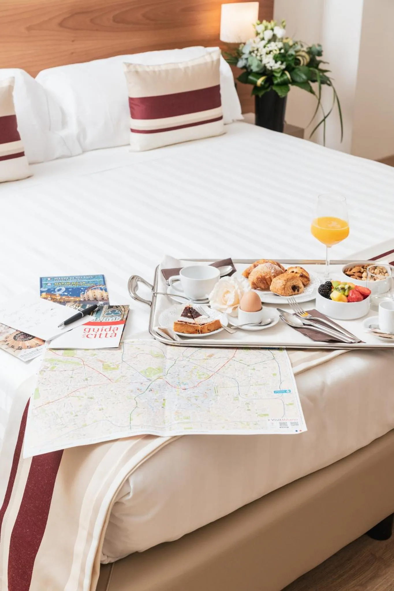 Continental breakfast, Bed in Hotel Royal Falcone
