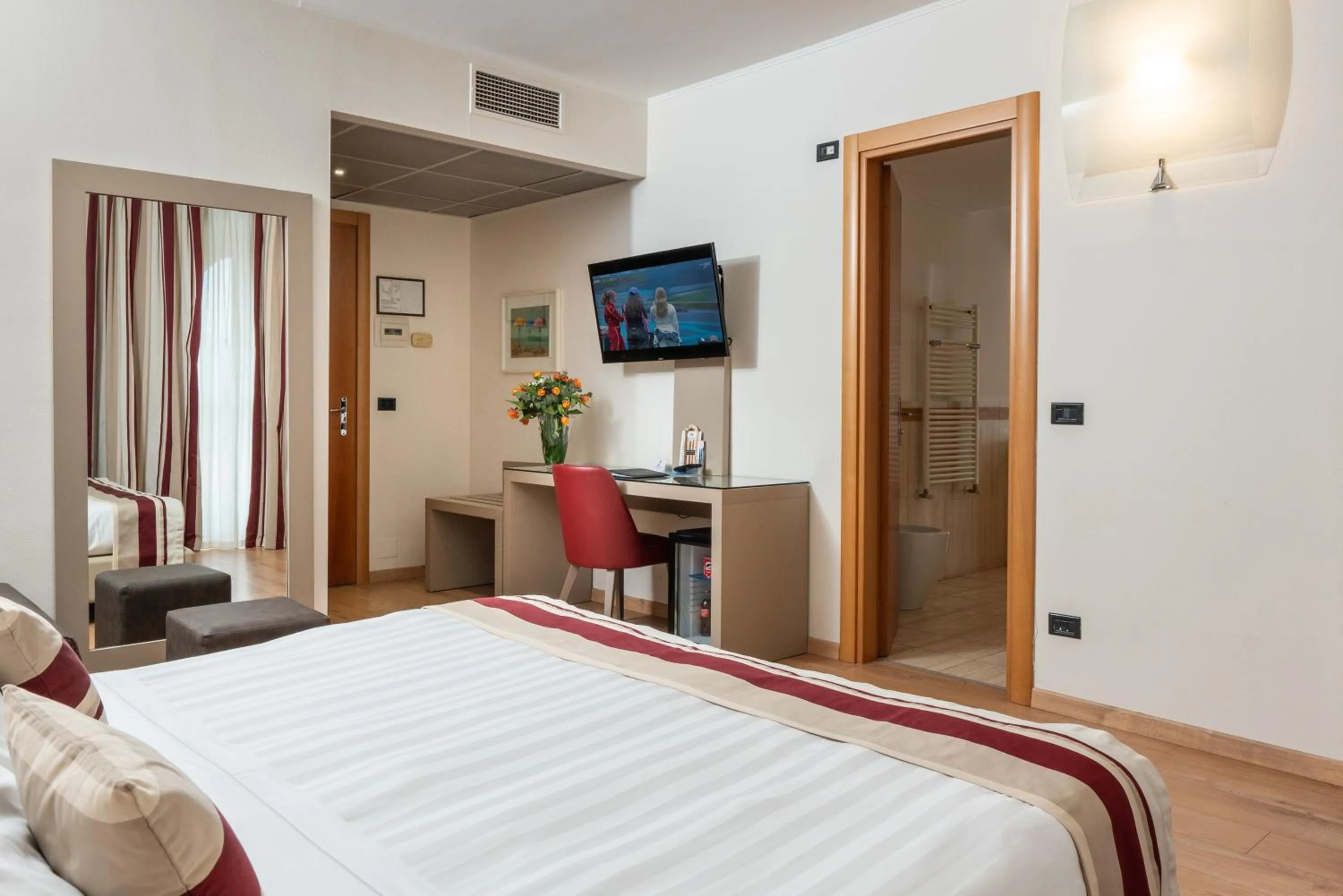 Bedroom, Bed in Hotel Royal Falcone