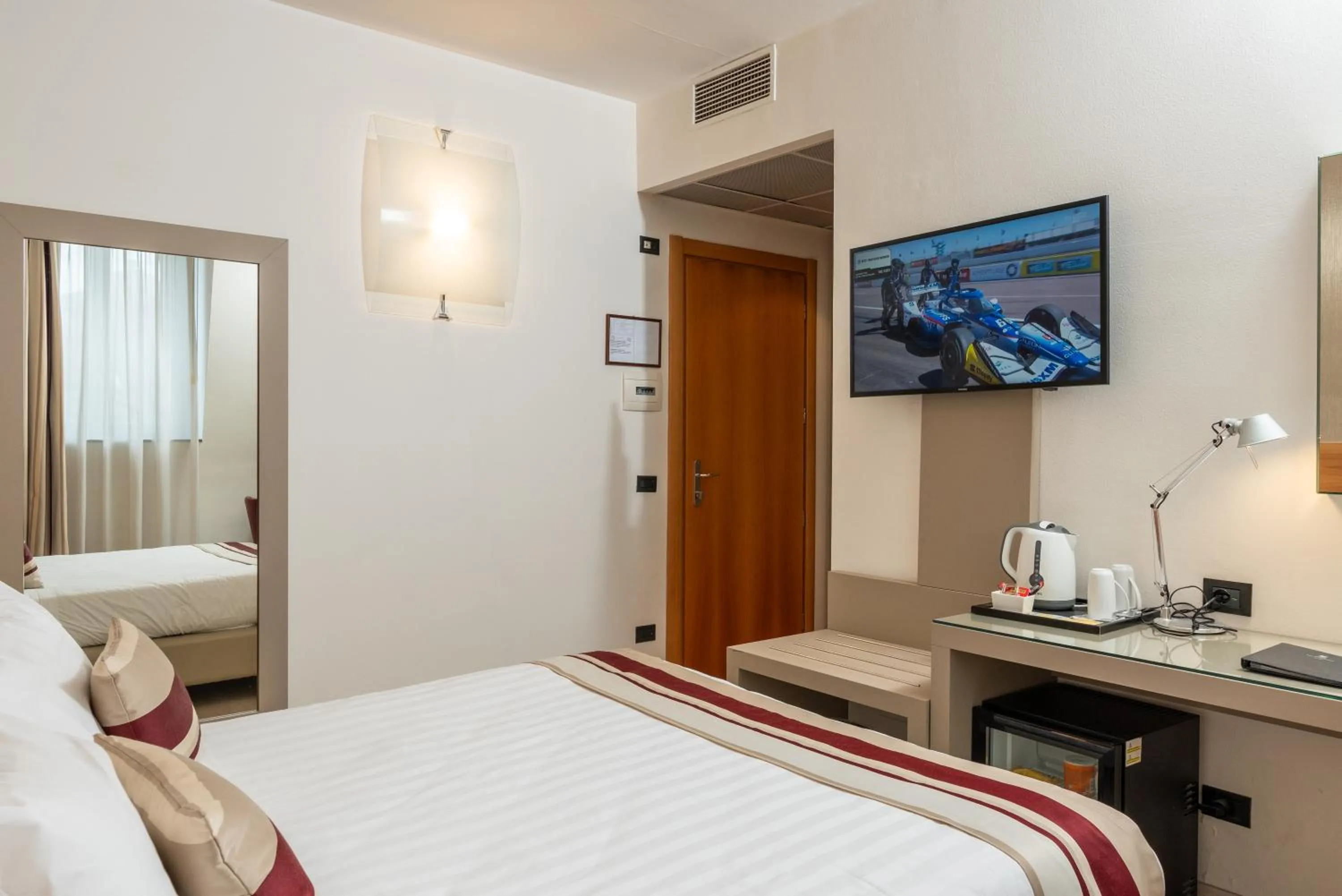 Photo of the whole room, Bed in Hotel Royal Falcone