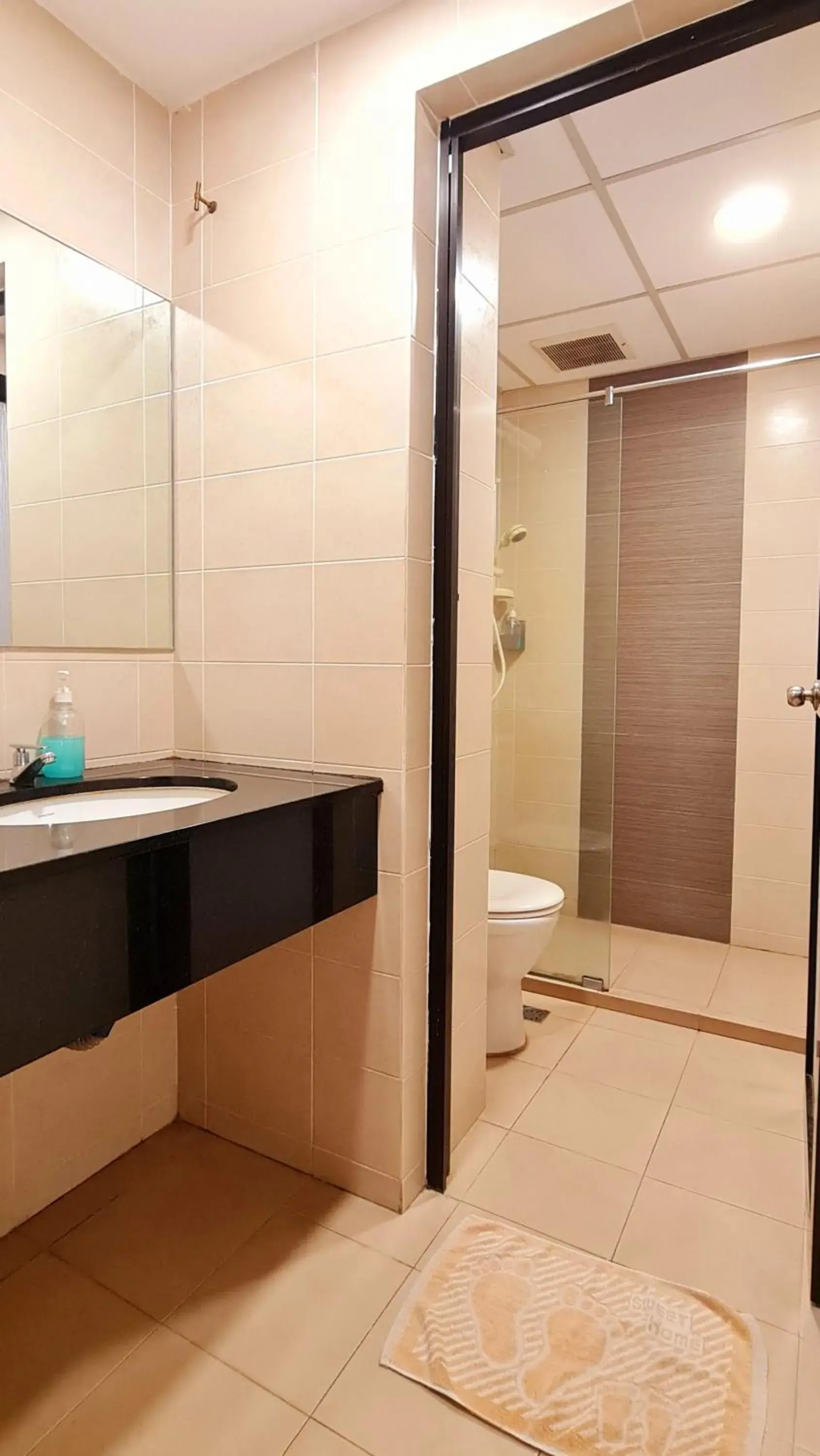 Deluxe Twin Room in PP Hotel by Moxy Deluxe Twin Room in PP Hotel by Moxy