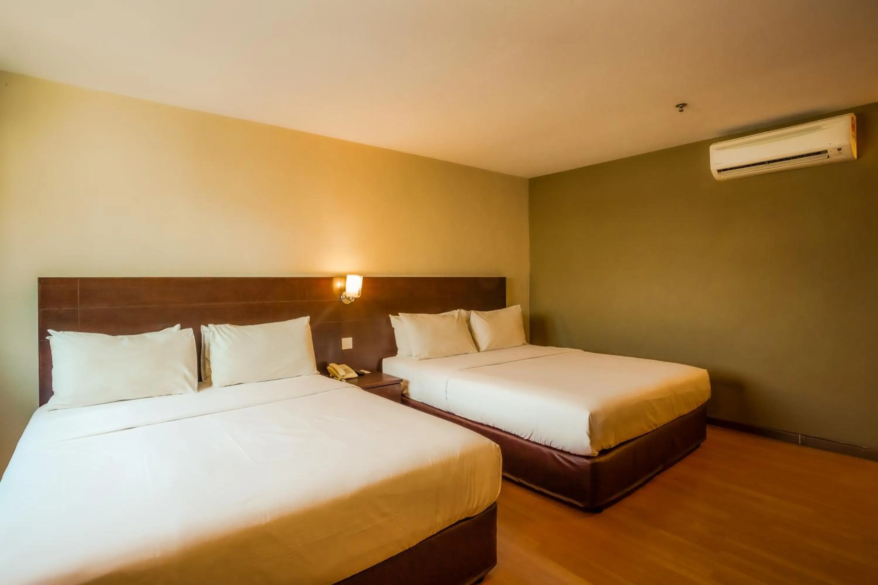 Bed in PP Hotel by Moxy