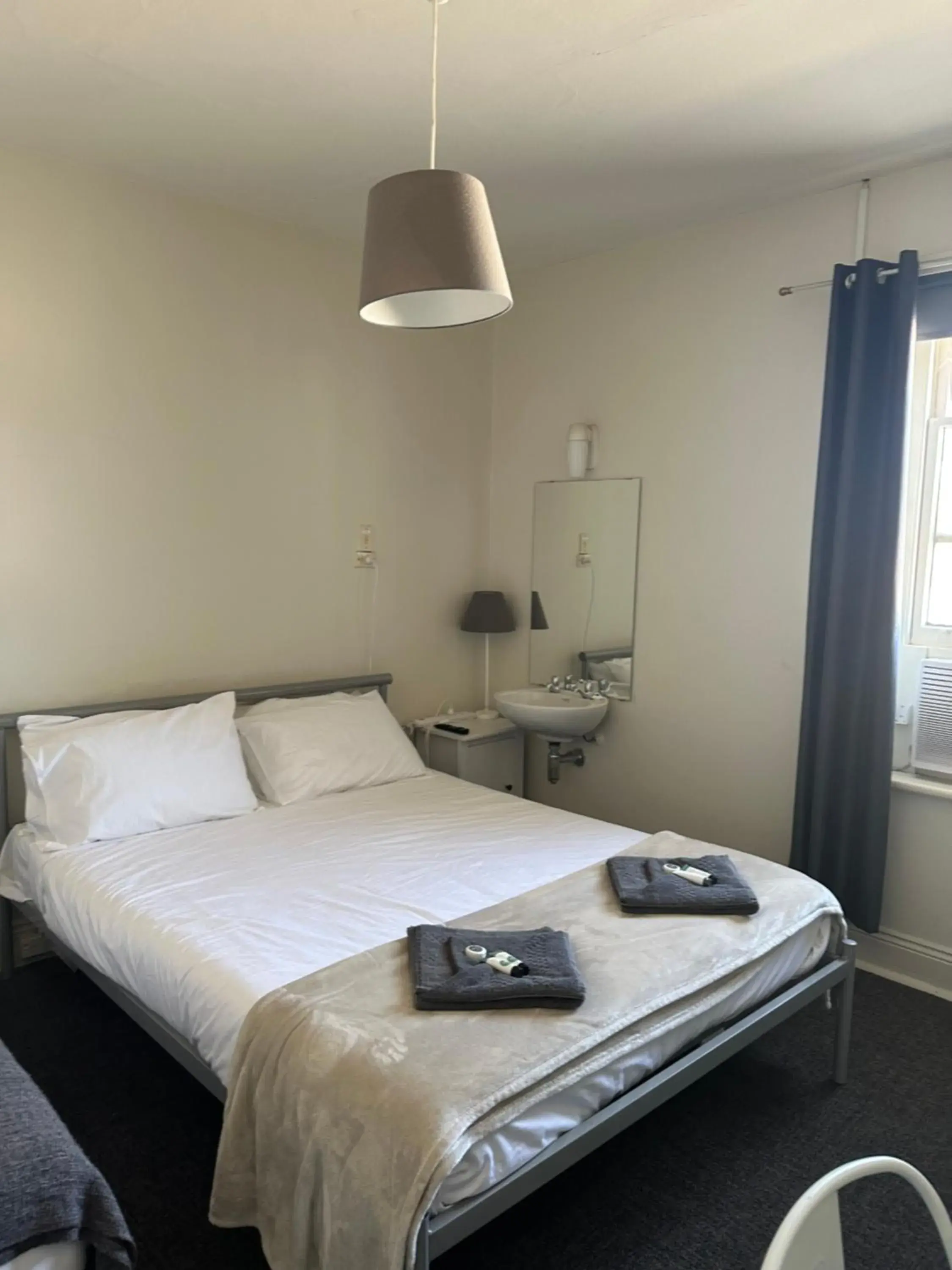 Superior Queen Room in Cornwall Hotel Superior Queen Room in Cornwall Hotel