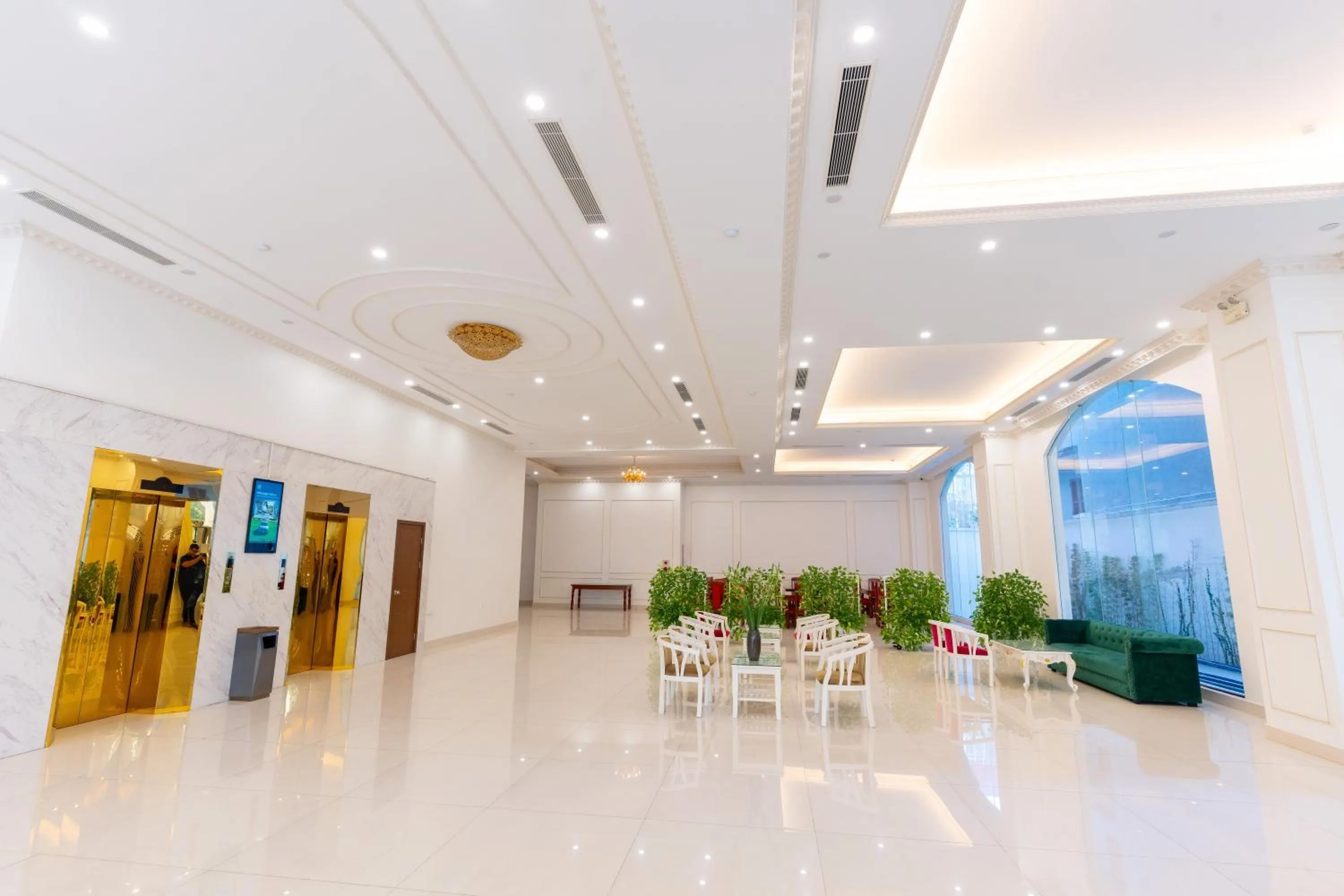 Lobby or reception in Grand Hill Hotel & Apartment