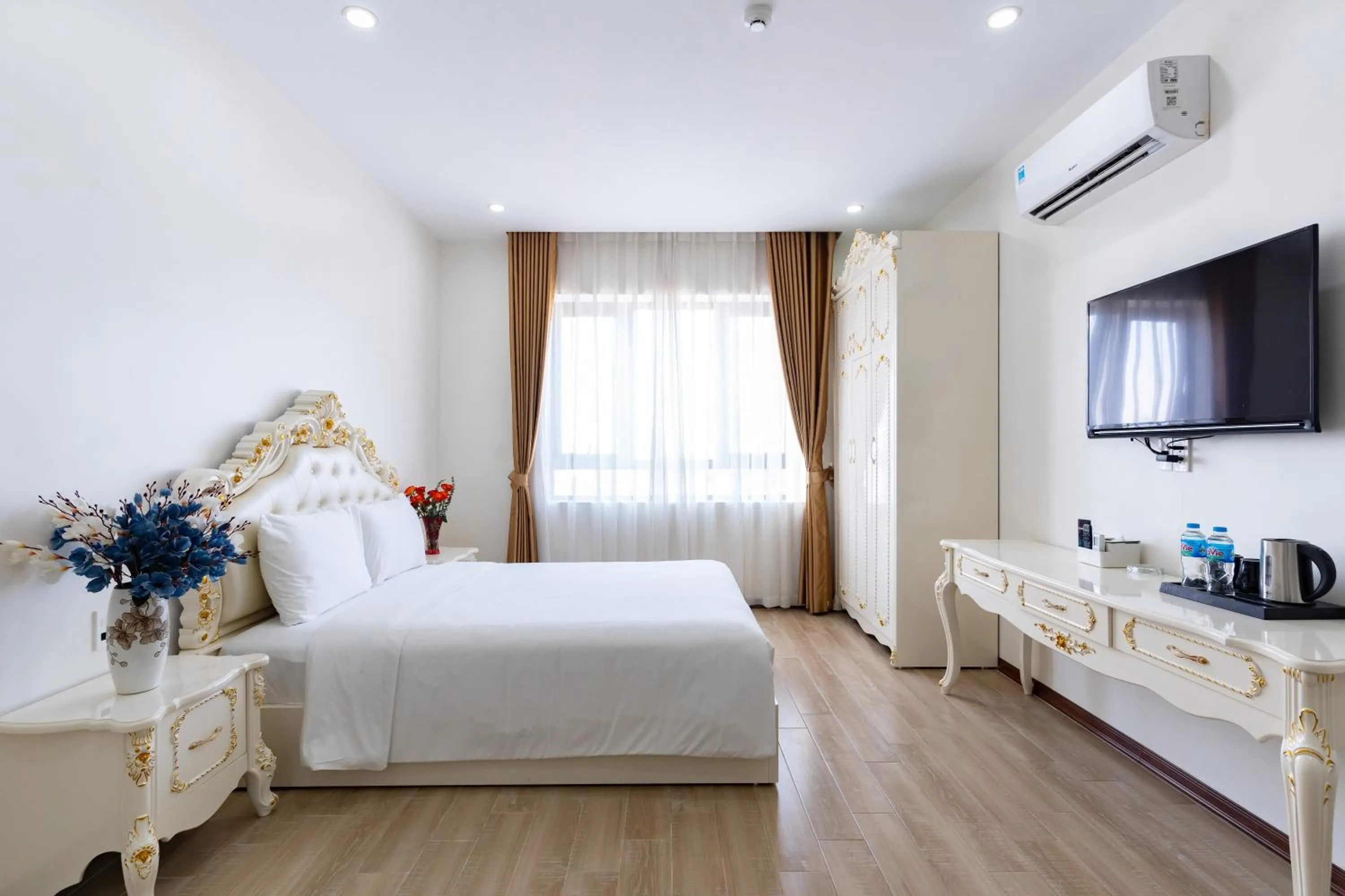 Bed in Grand Hill Hotel & Apartment