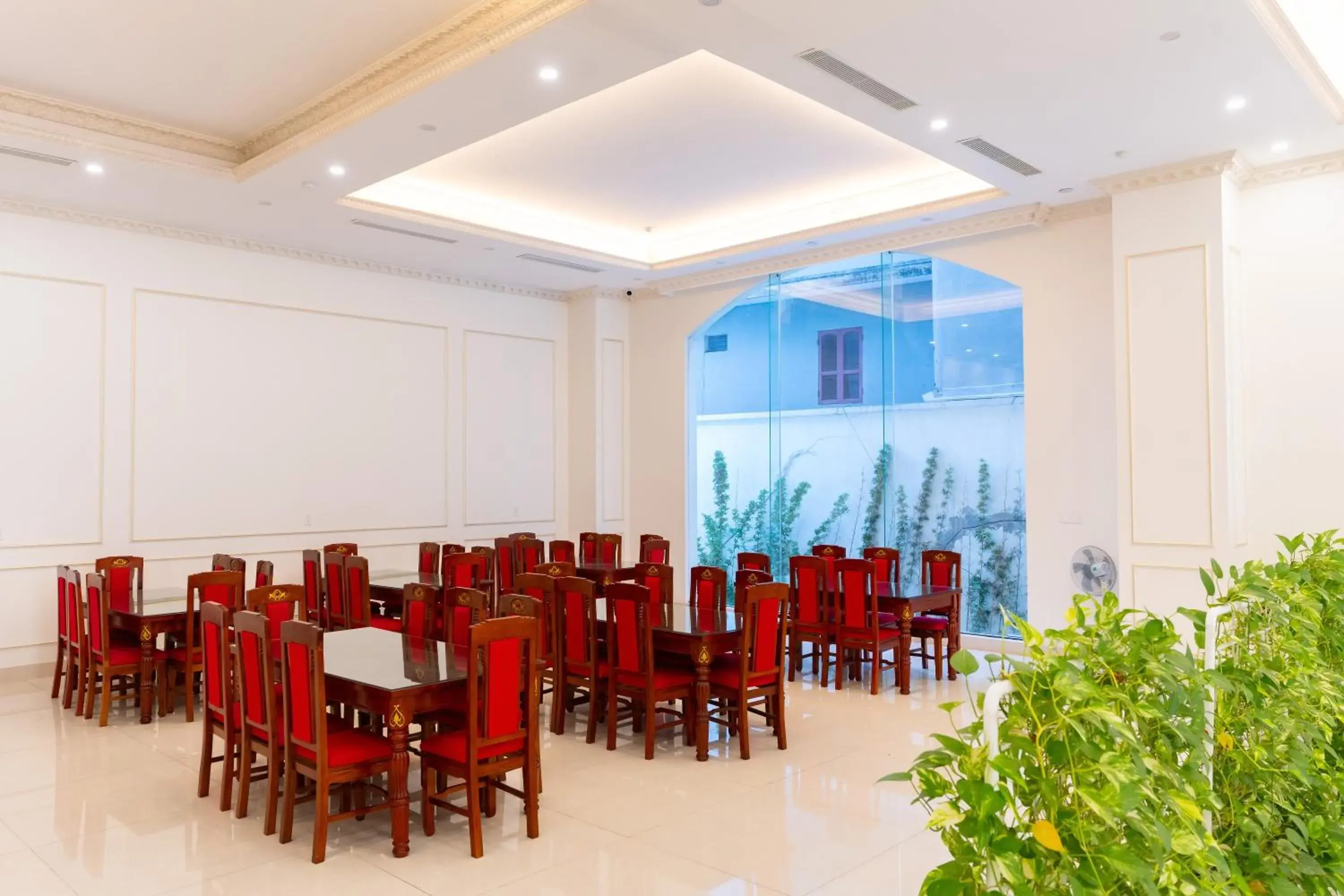 Restaurant/places to eat in Grand Hill Hotel & Apartment Restaurant/places to eat in Grand Hill Hotel & Apartment