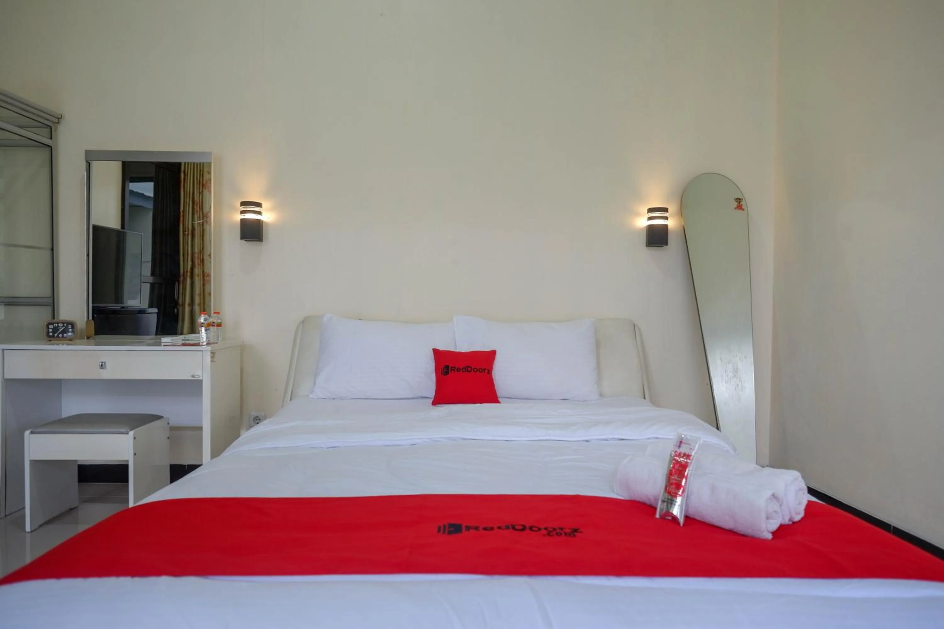 Bedroom, Bed in RedDoorz Syariah near Pasar Godong Grobogan