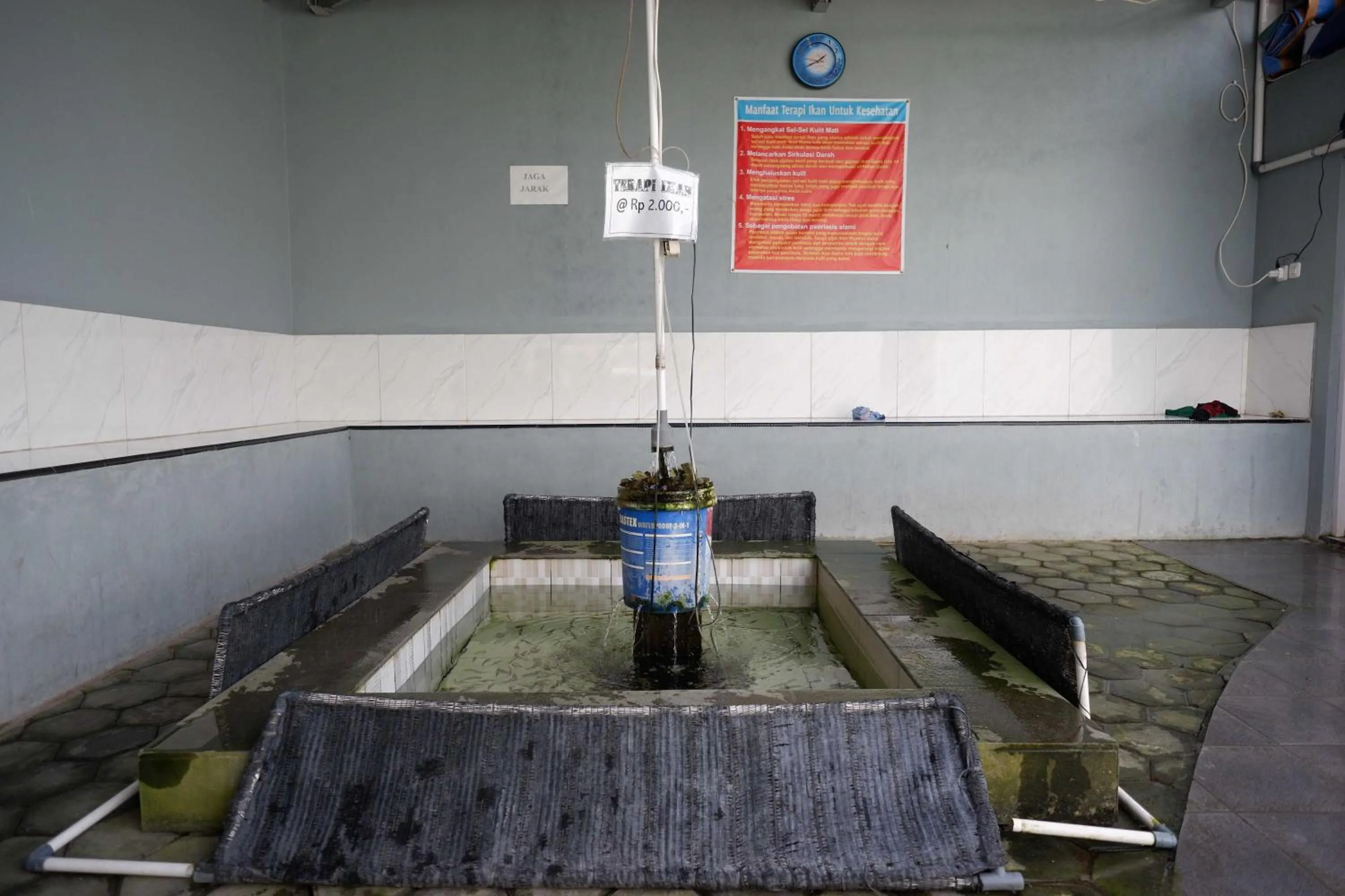 Seating area in RedDoorz Syariah near Pasar Godong Grobogan