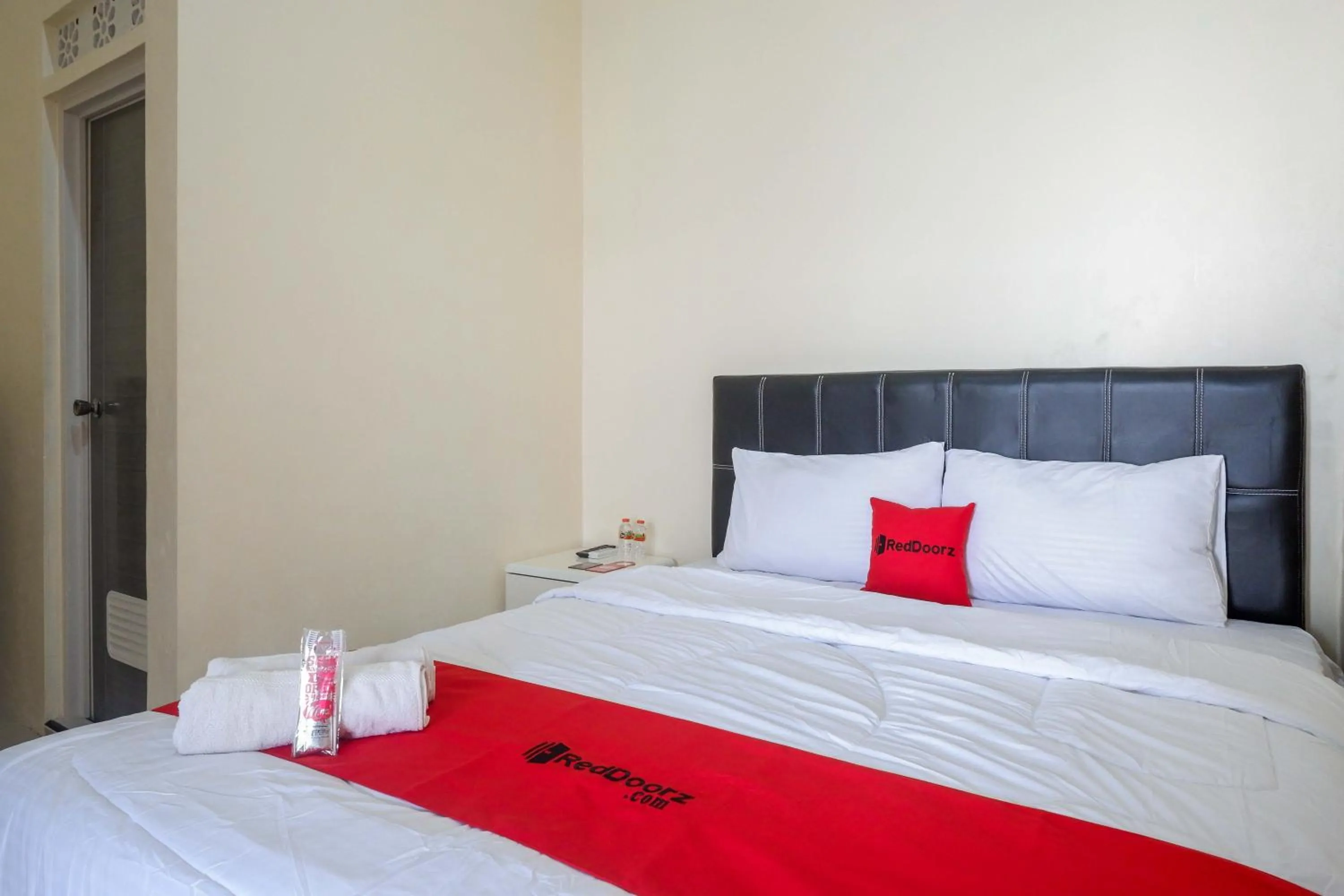 Bedroom, Bed in RedDoorz Syariah near Pasar Godong Grobogan