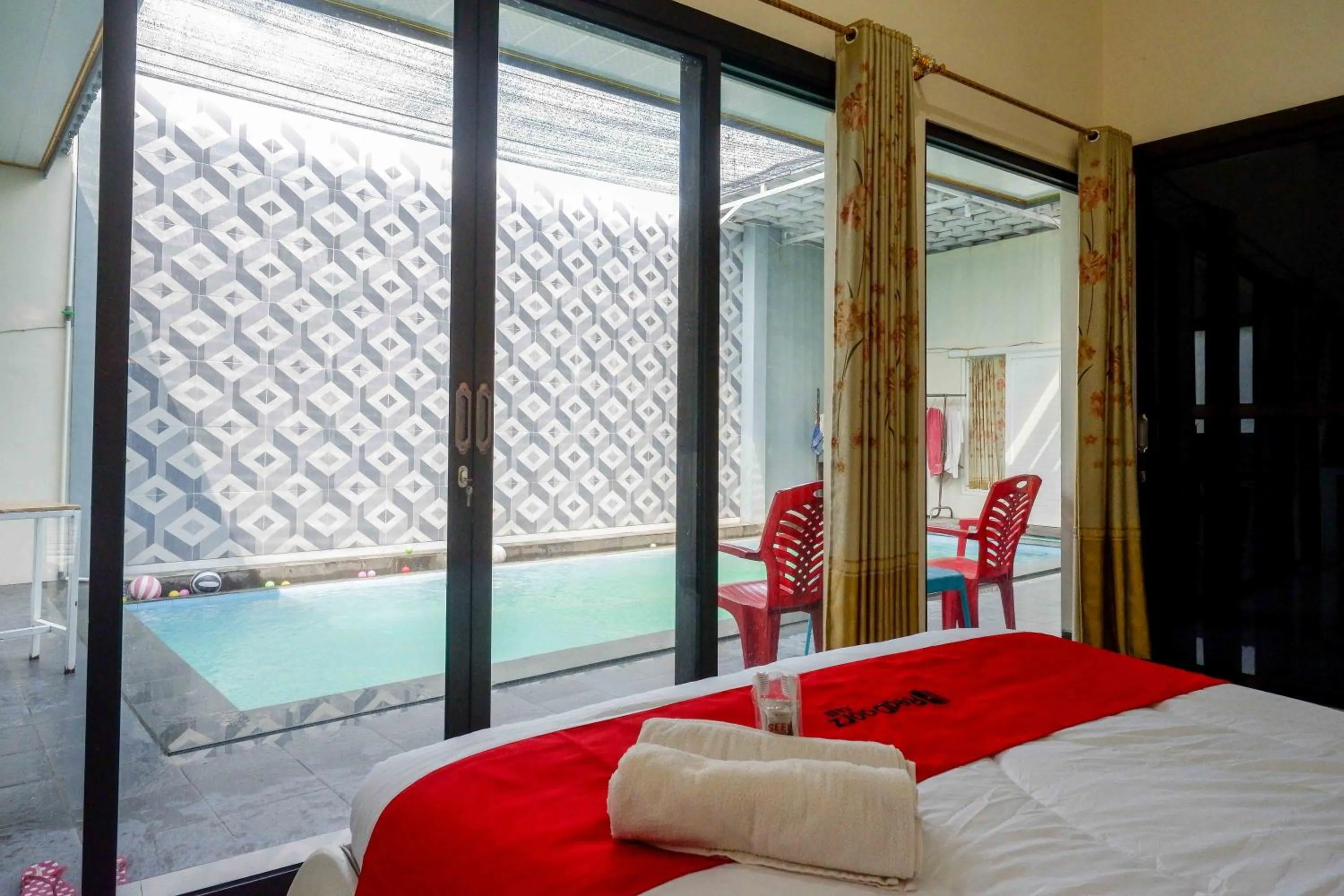 Bedroom, Bed in RedDoorz Syariah near Pasar Godong Grobogan