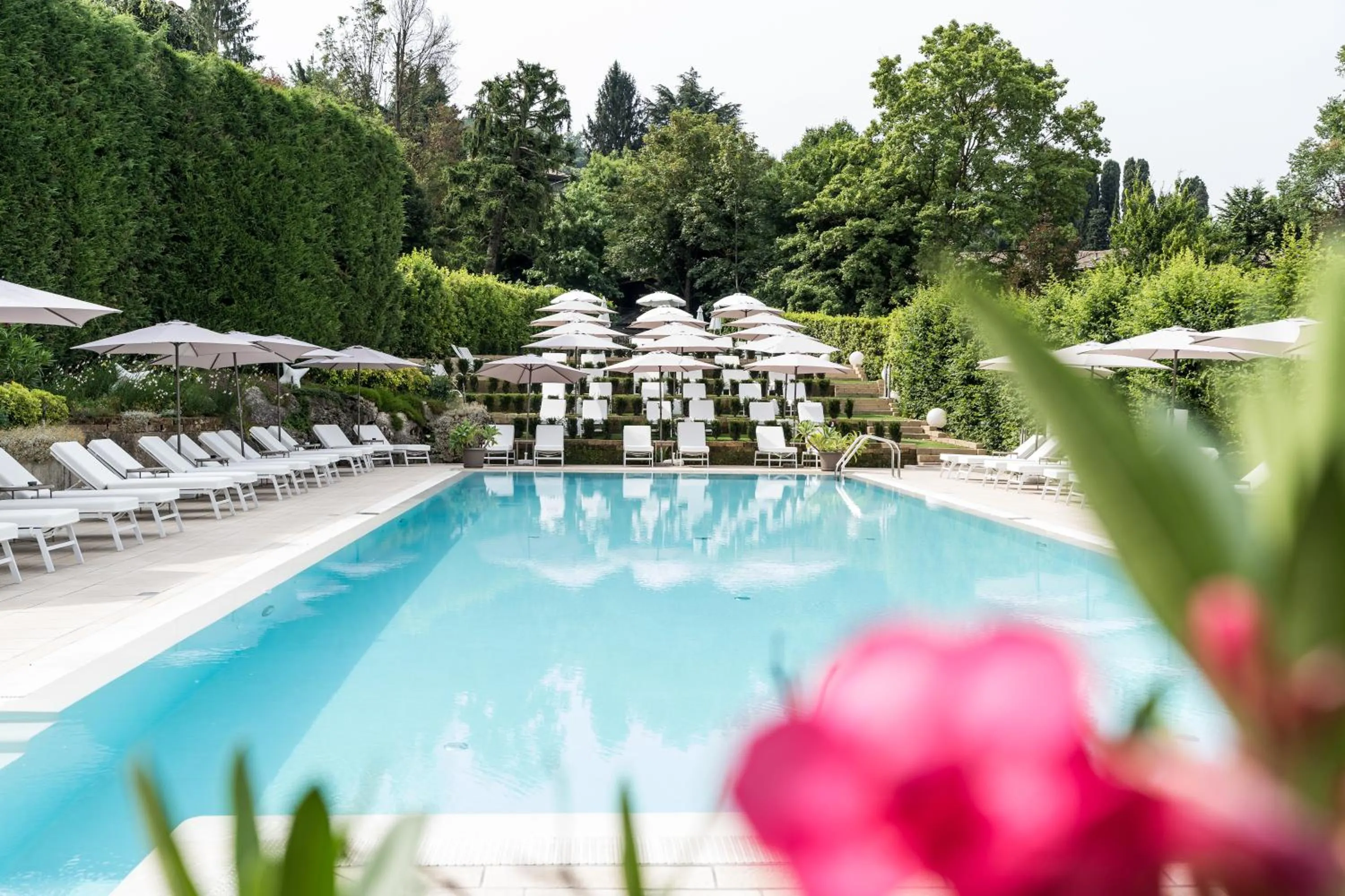 Swimming pool in Red's Redaelli Hotel
