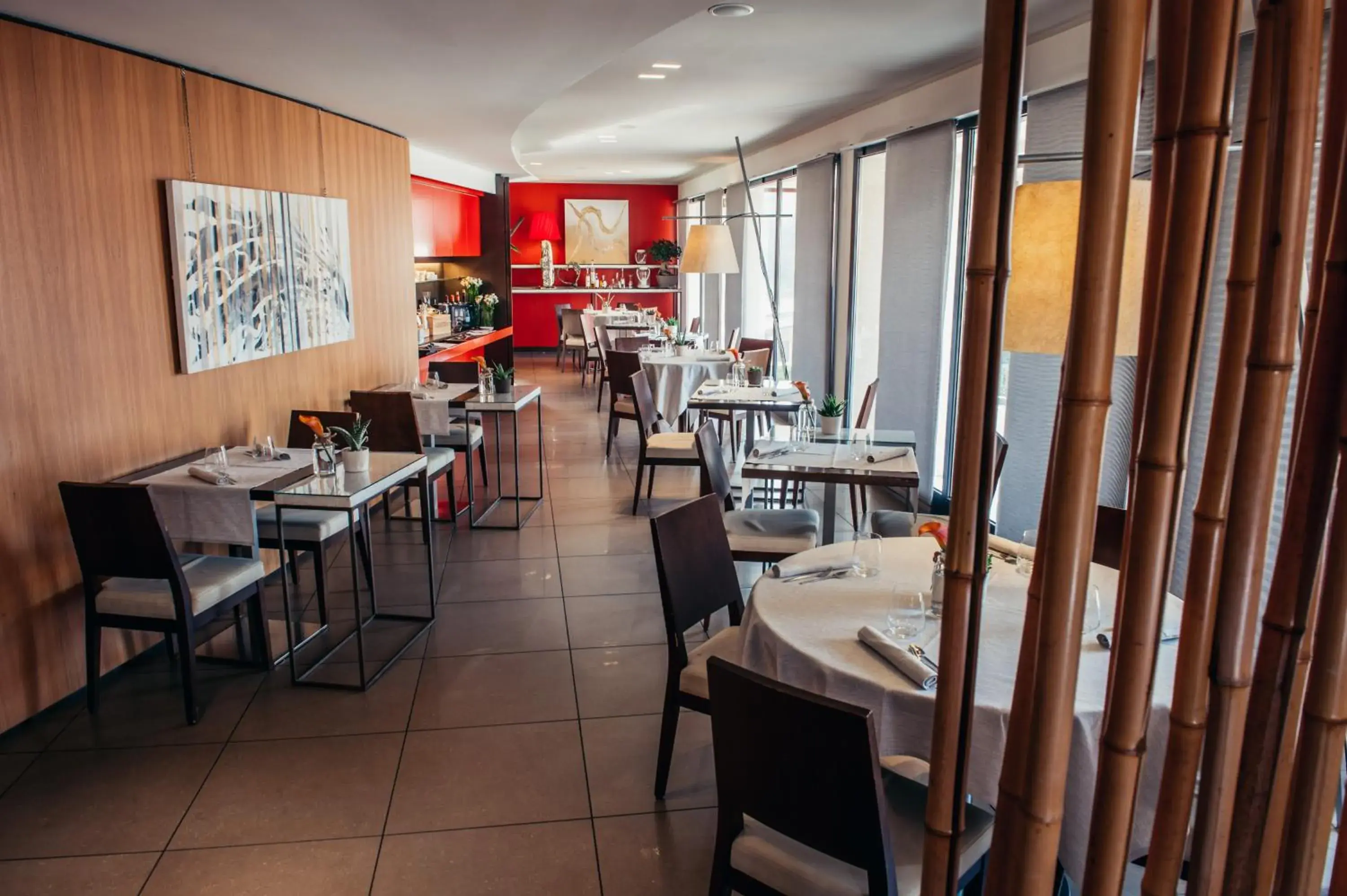 Restaurant/places to eat in Red's Redaelli Hotel Restaurant/places to eat in Red's Redaelli Hotel