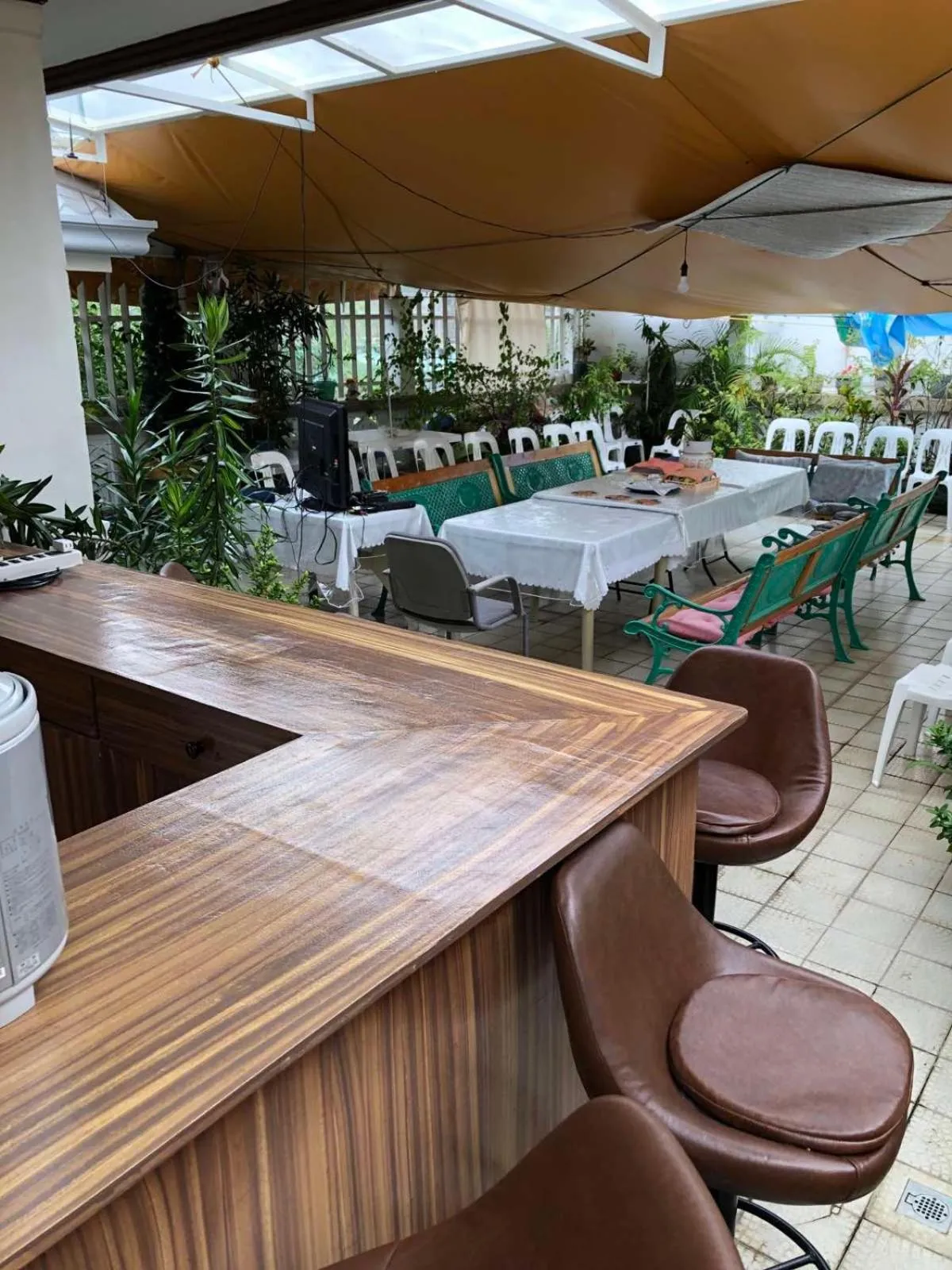 Kitchen or kitchenette in THE MANSION - 20 PAX LUXURY Near AIRPORT in PASAY