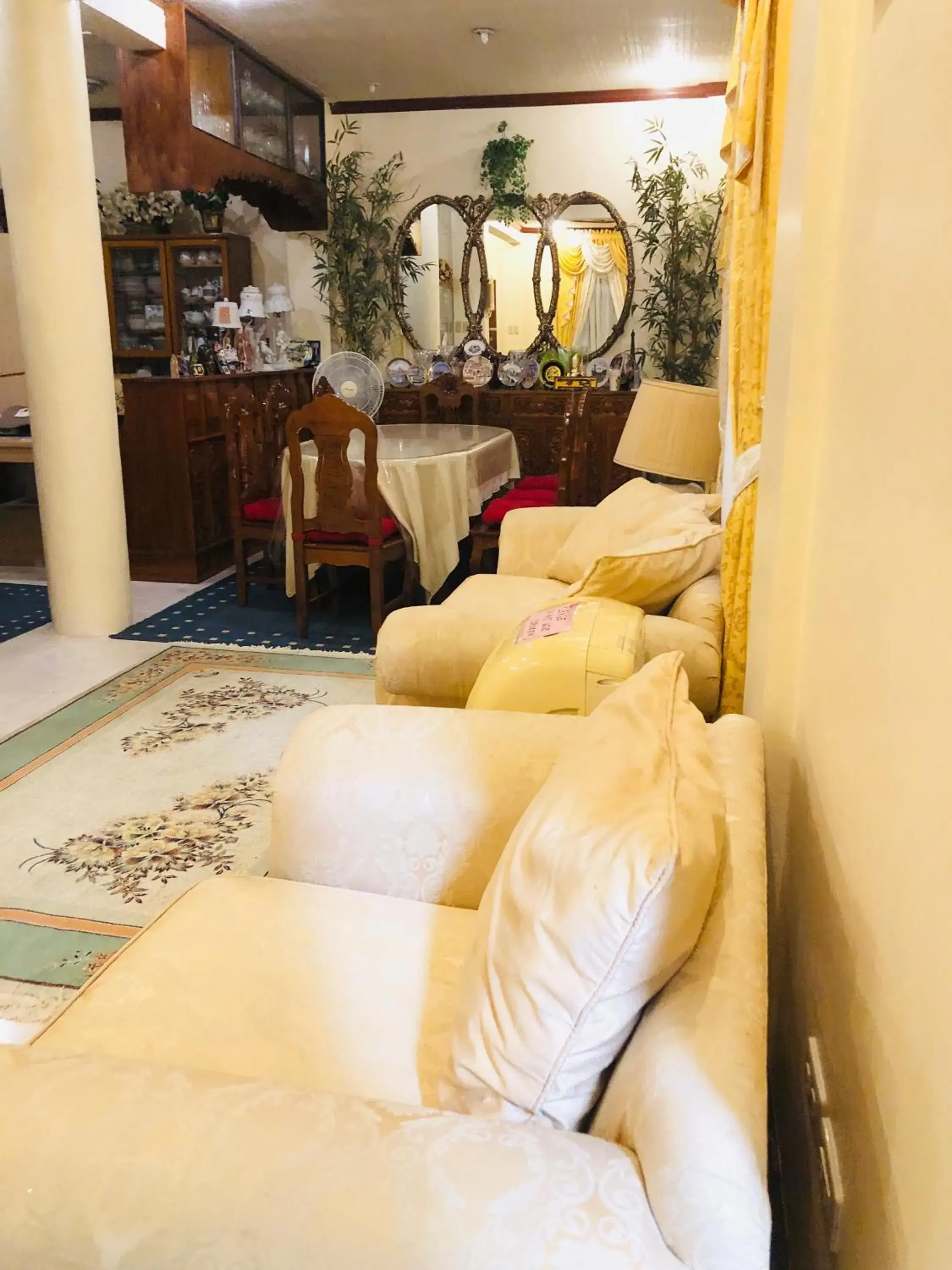 THE MANSION - 20 PAX LUXURY Near AIRPORT in PASAY THE MANSION - 20 PAX LUXURY Near AIRPORT in PASAY