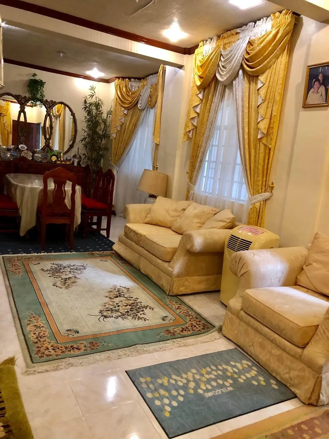 Living room in THE MANSION - 20 PAX LUXURY Near AIRPORT in PASAY