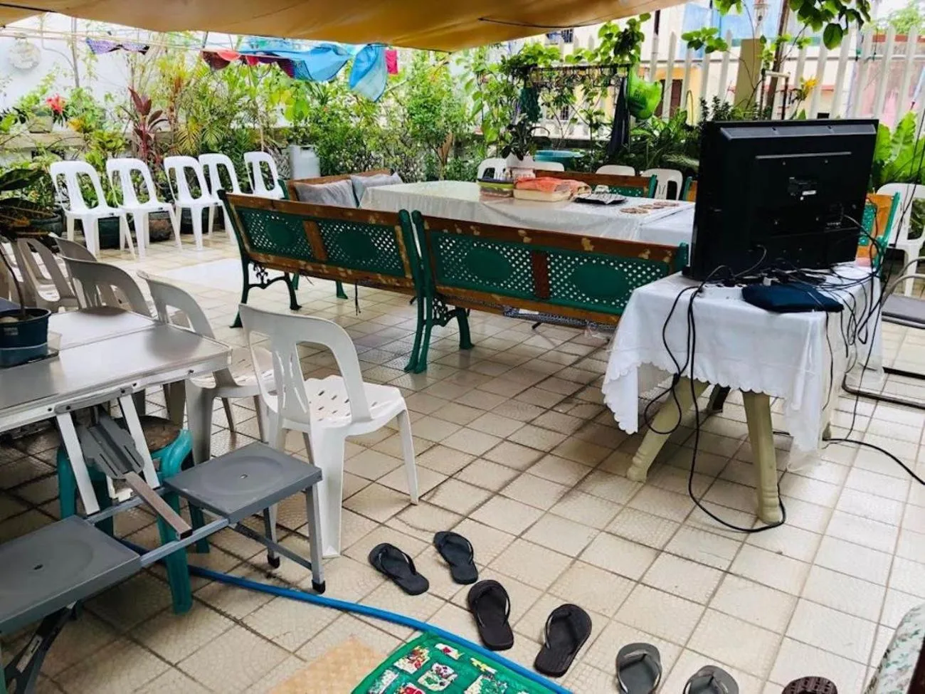 Garden view in THE MANSION - 20 PAX LUXURY Near AIRPORT in PASAY