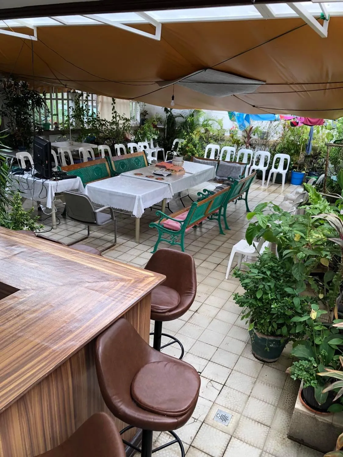 Lounge or bar in THE MANSION - 20 PAX LUXURY Near AIRPORT in PASAY
