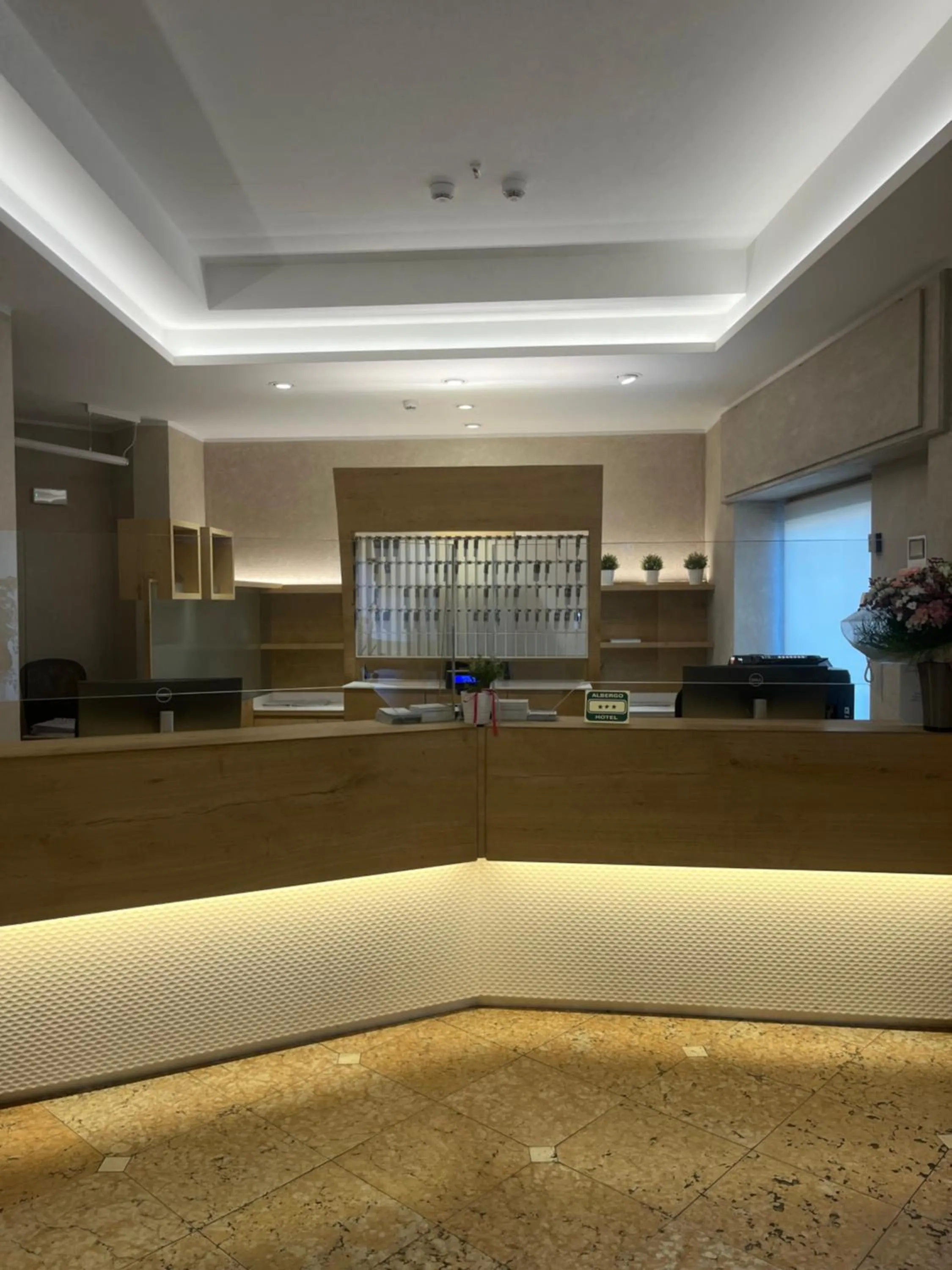 Lobby or reception in Hotel Mantegna Stazione, MantegnaHotels