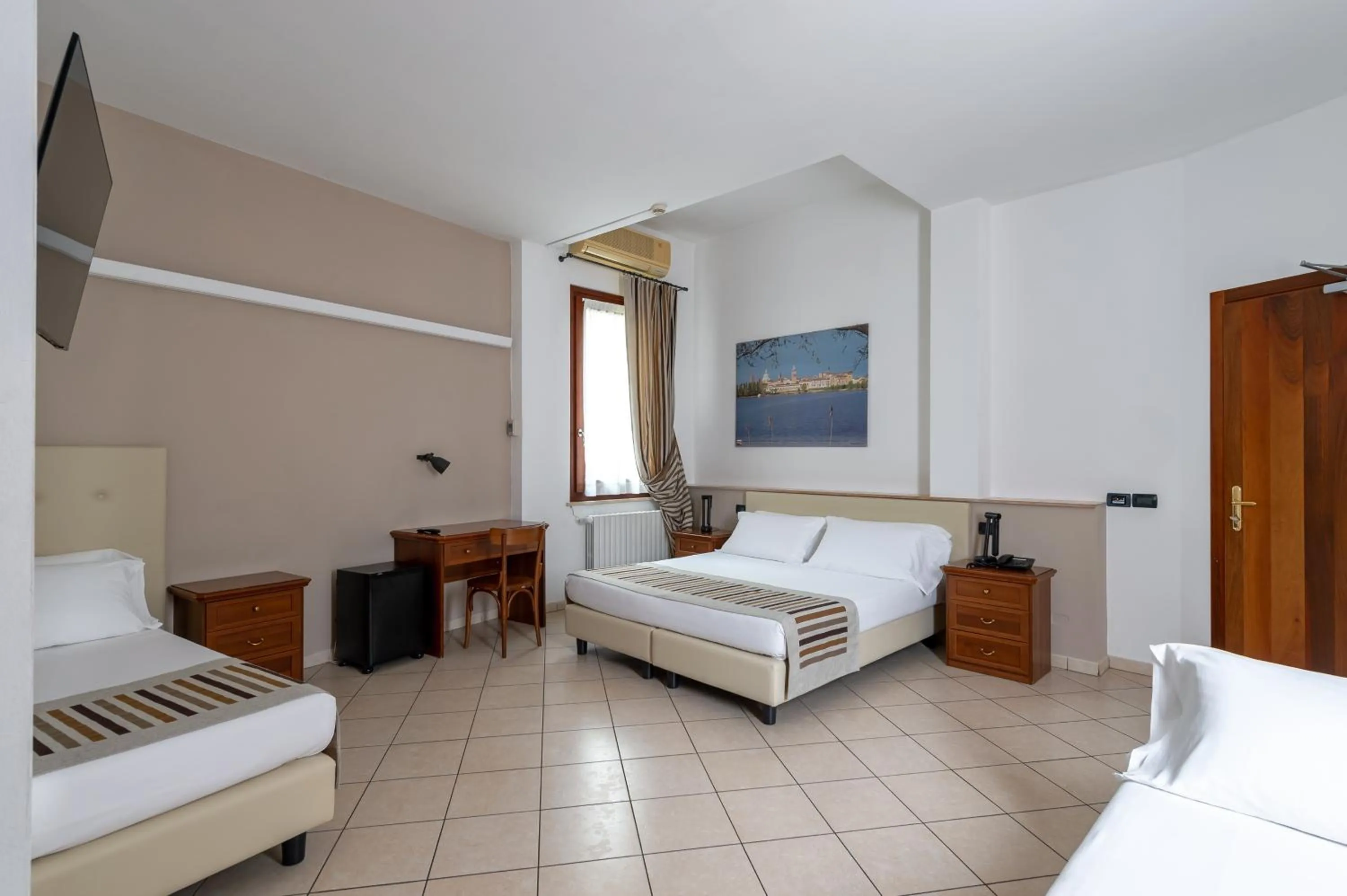 TV and multimedia, Bed in Hotel Mantegna Stazione, MantegnaHotels