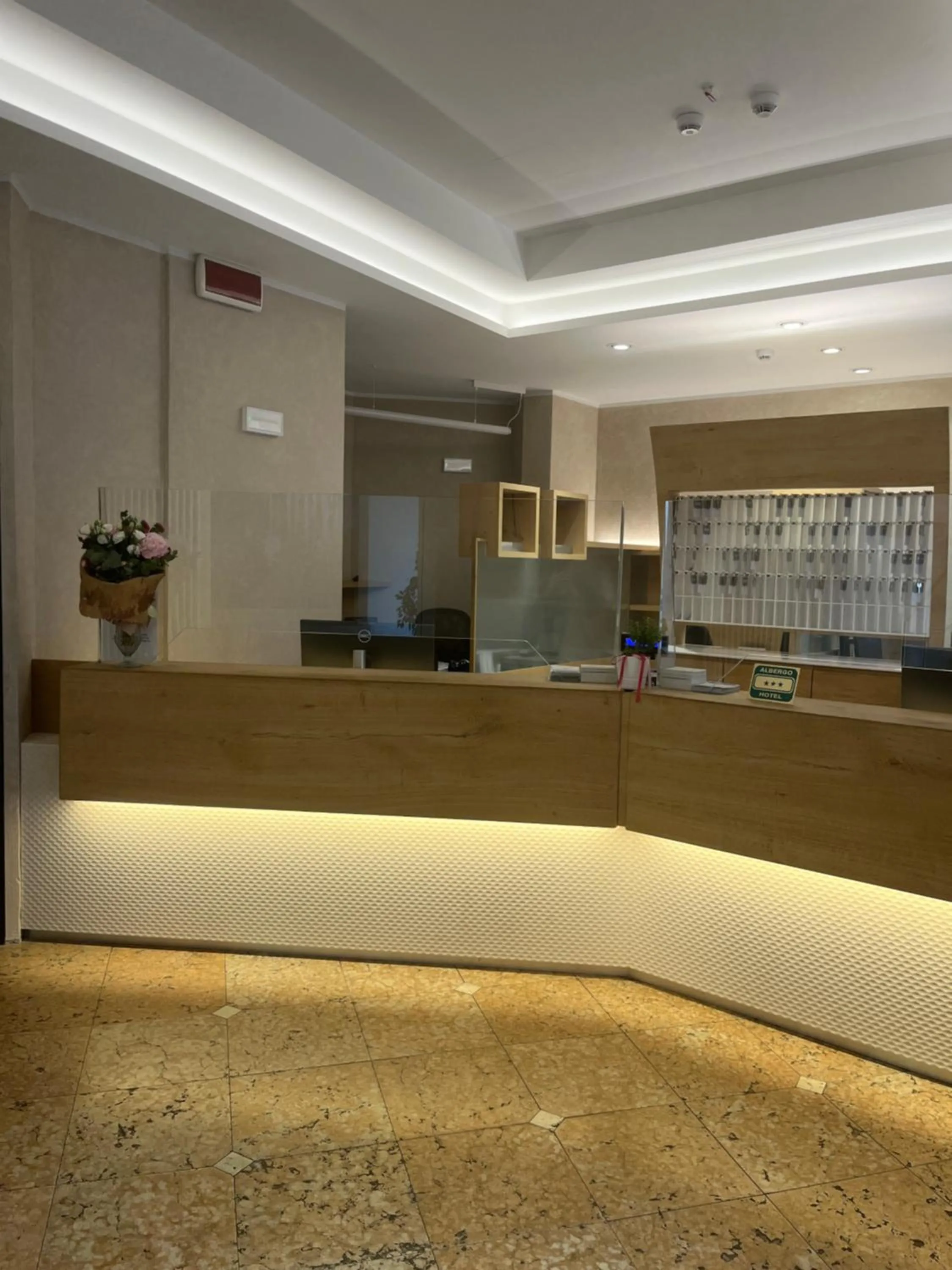 Lobby or reception in Hotel Mantegna Stazione, MantegnaHotels