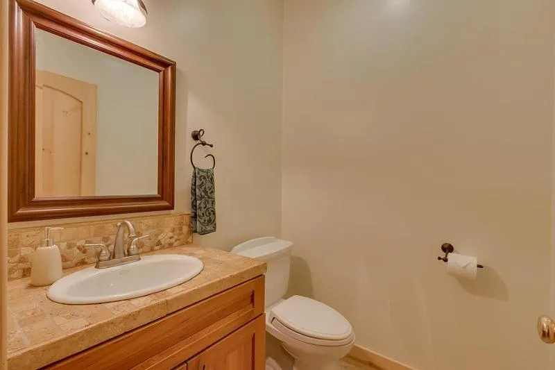 Property building in Lukins Lodge By The Lake Hot Tub