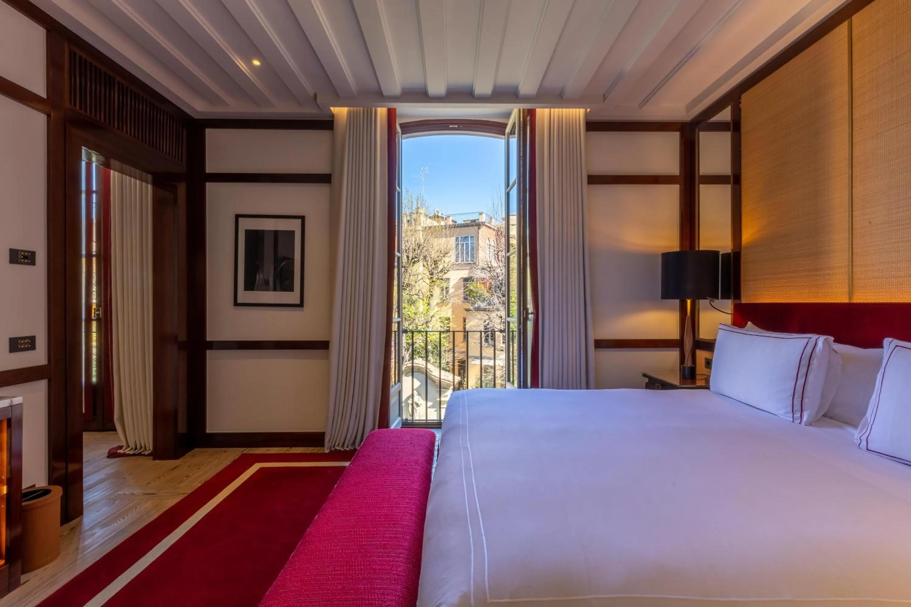 View (from property/room), Bed in Portrait Milano - Lungarno Collection