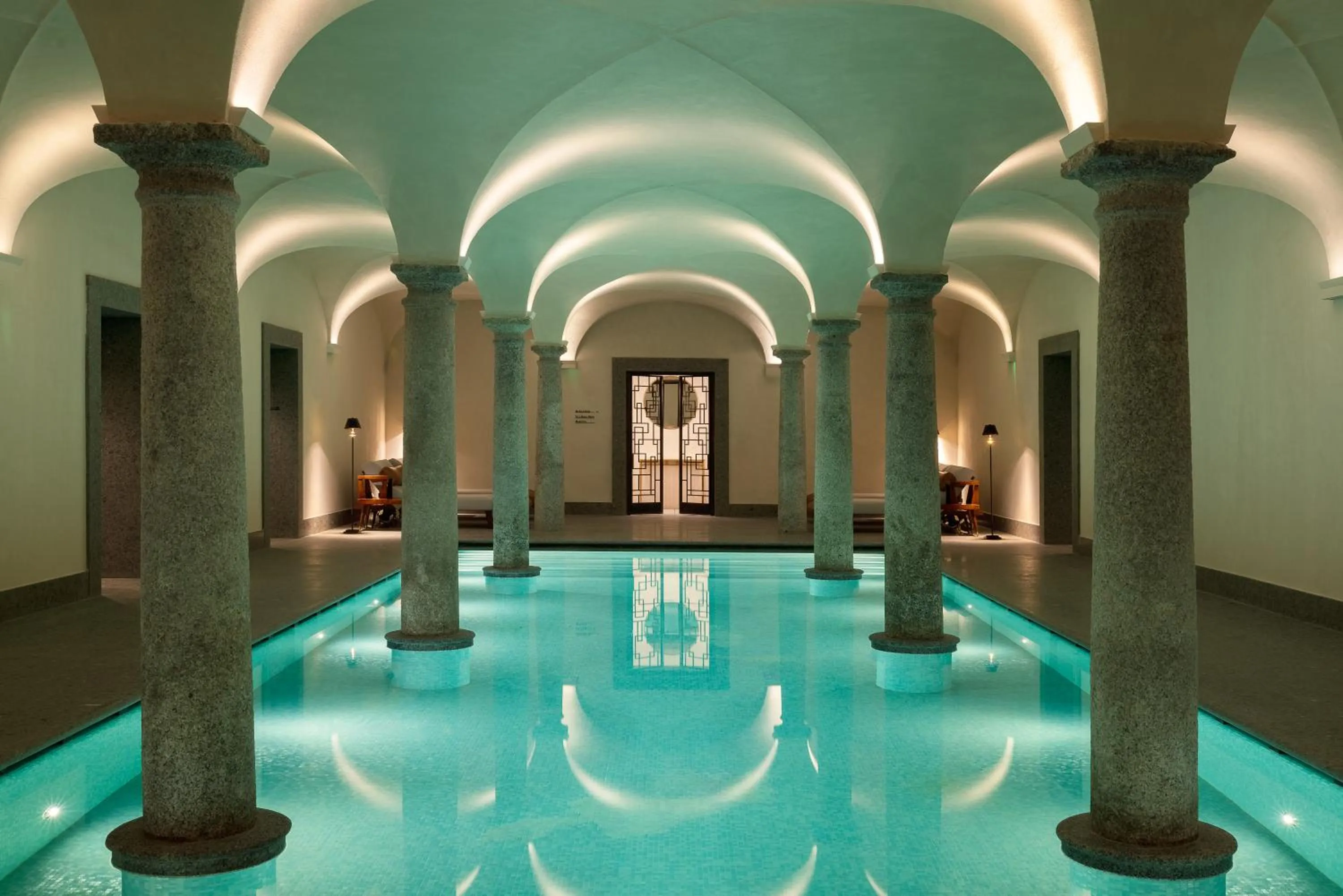Swimming pool in Portrait Milano - Lungarno Collection