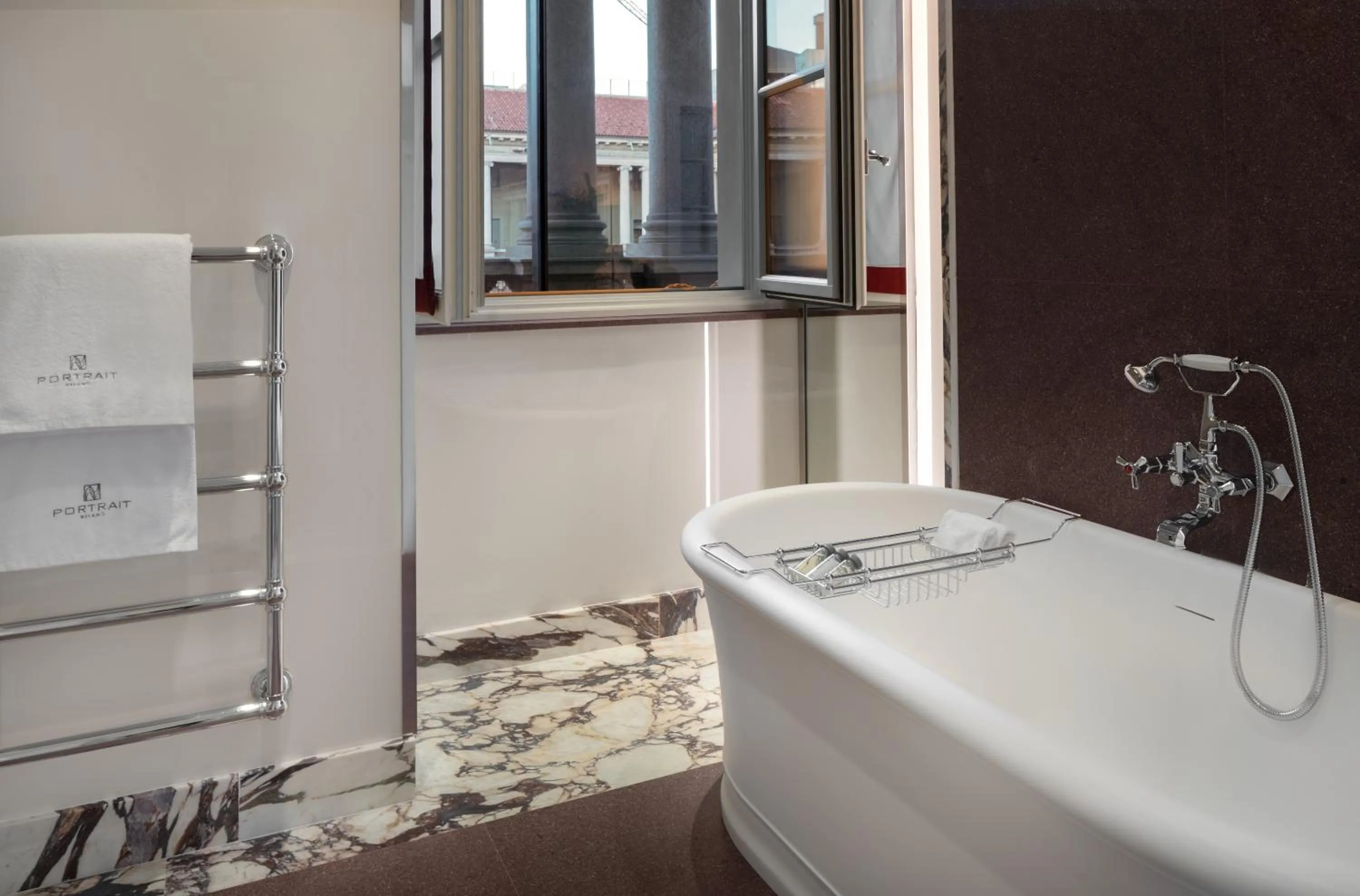 Bath in Portrait Milano - Lungarno Collection