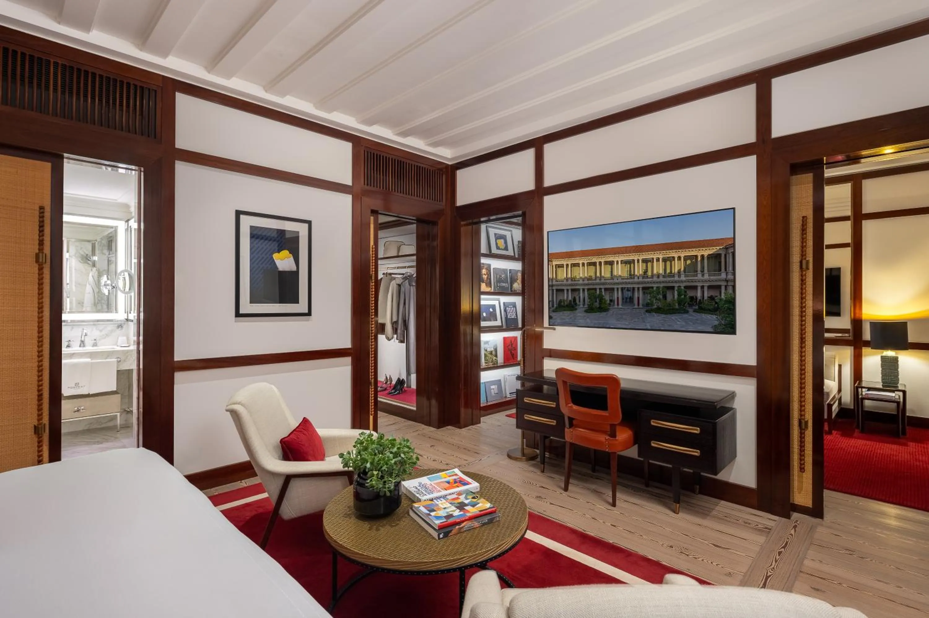 Seating area, Bed in Portrait Milano - Lungarno Collection