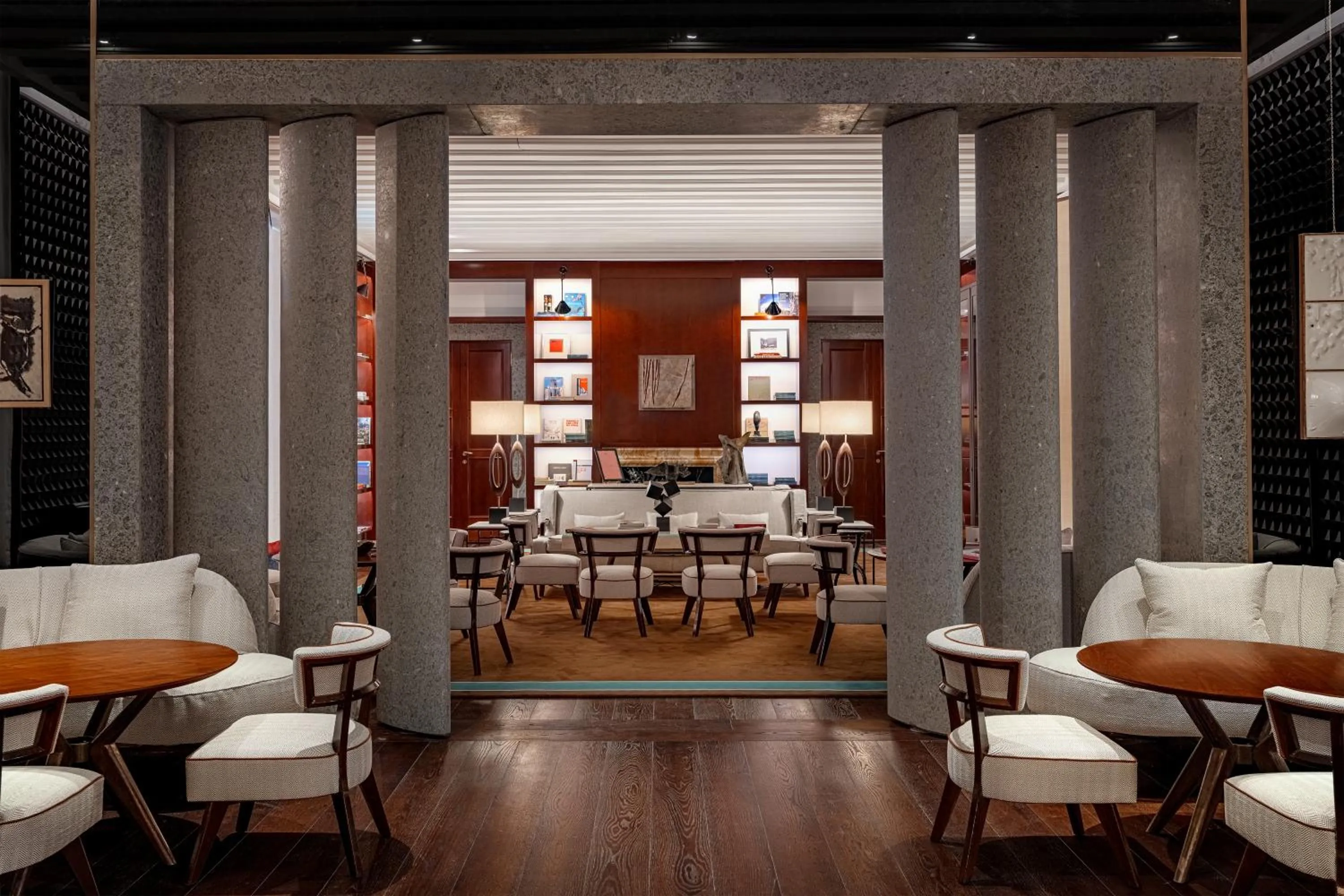 Library in Portrait Milano - Lungarno Collection