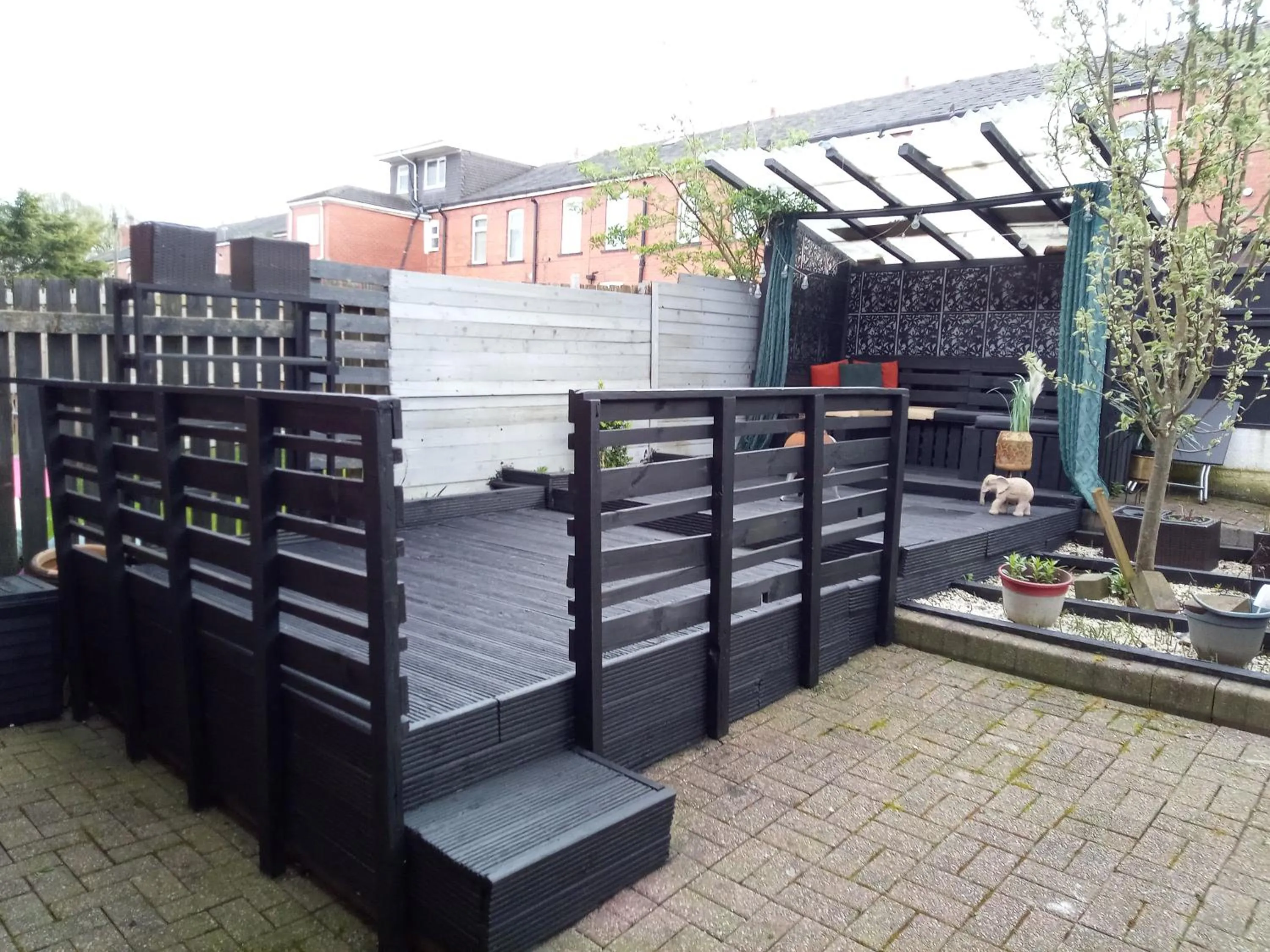 2 Bed House - Sleeps 4 - Pets - Garden - Parking