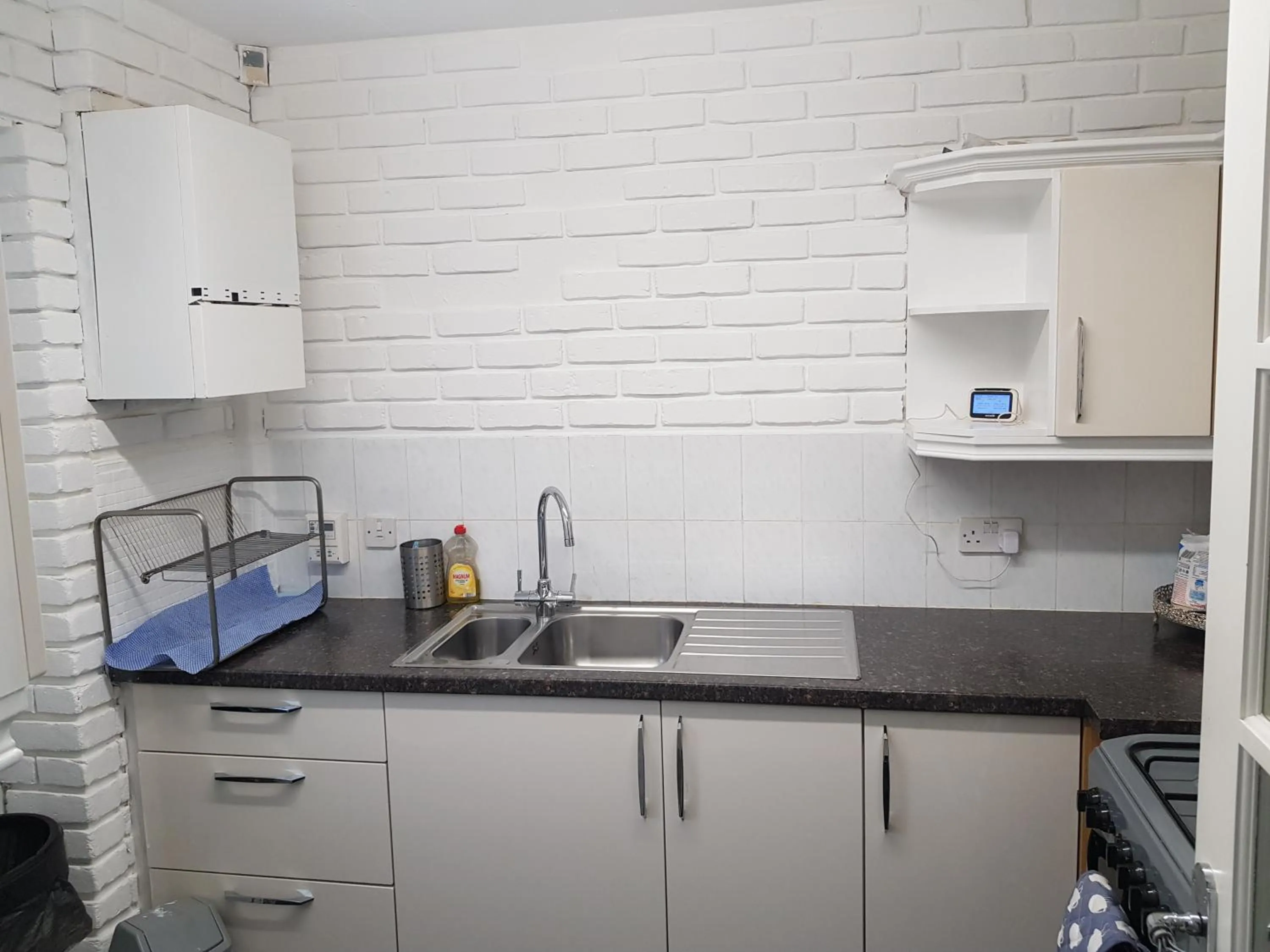 2 Bed House - Sleeps 4 - Pets - Garden - Parking