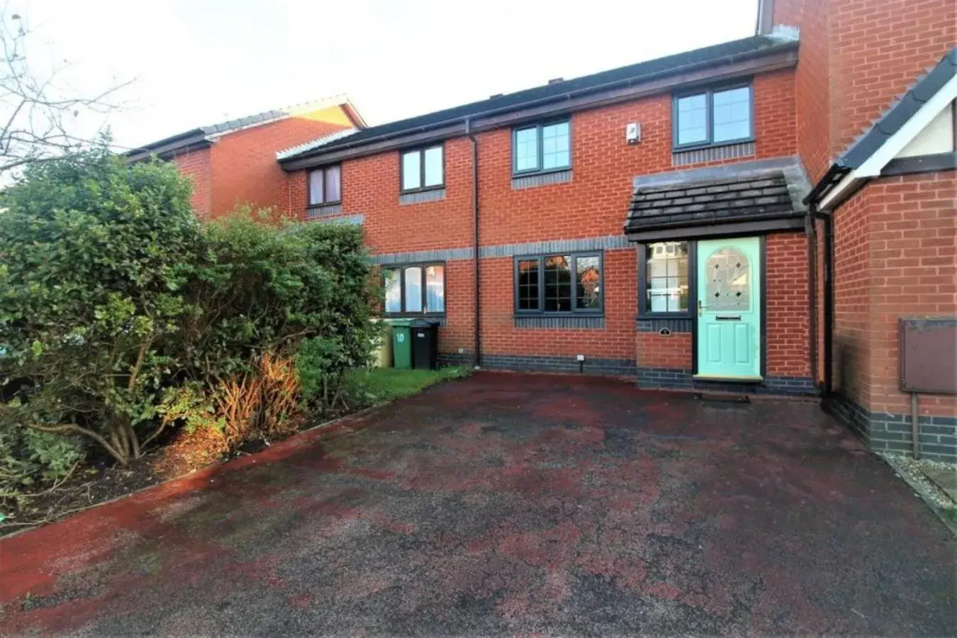 2 Bed House - Sleeps 4 - Pets - Garden - Parking 2 Bed House - Sleeps 4 - Pets - Garden - Parking