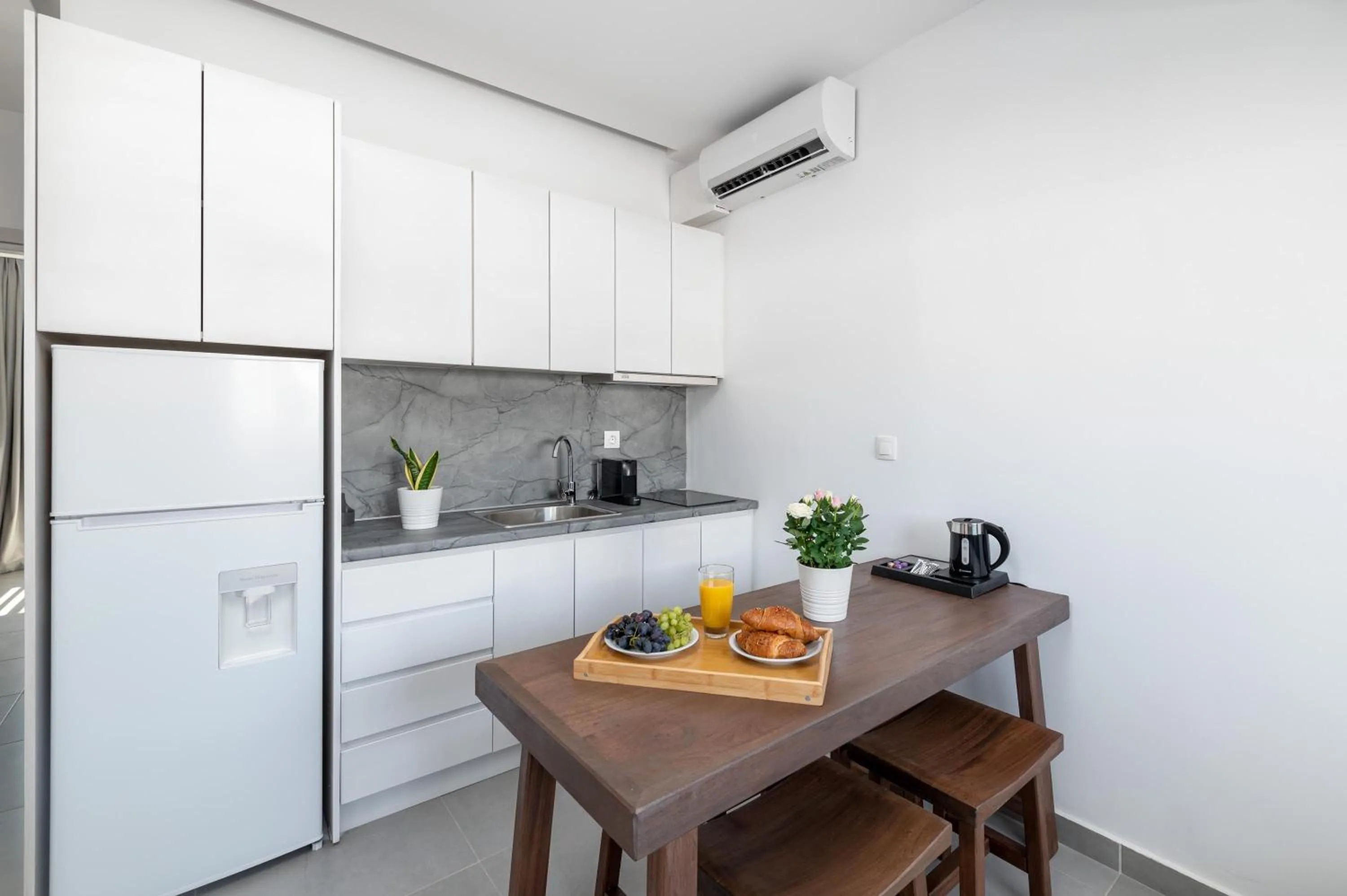 Coffee/tea facilities in Kellys Luxury Apartments