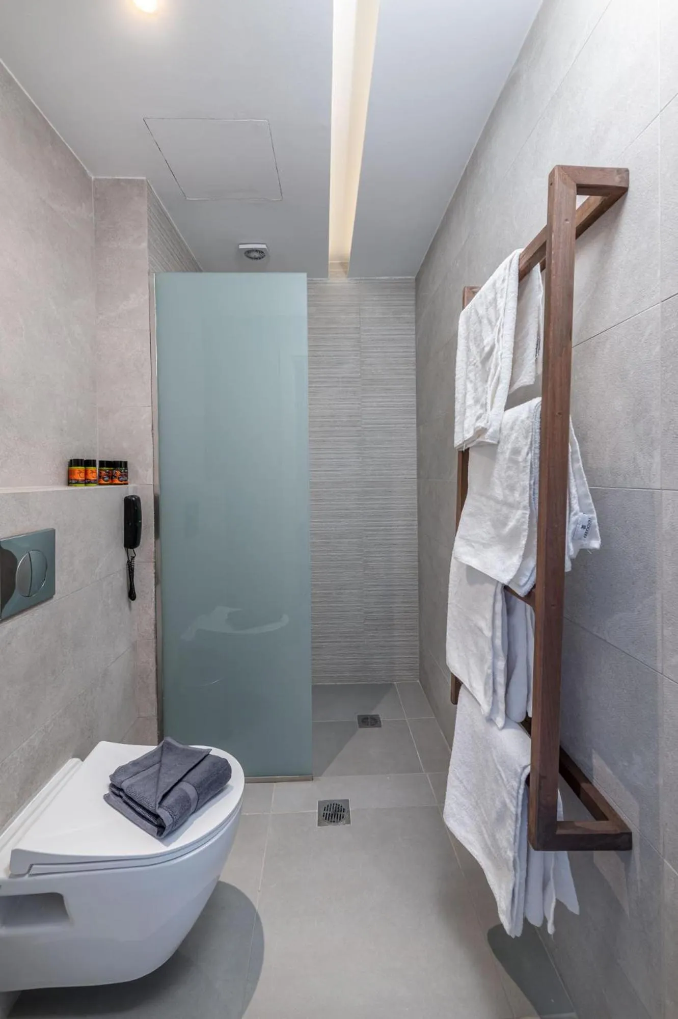 Shower in Kellys Luxury Apartments