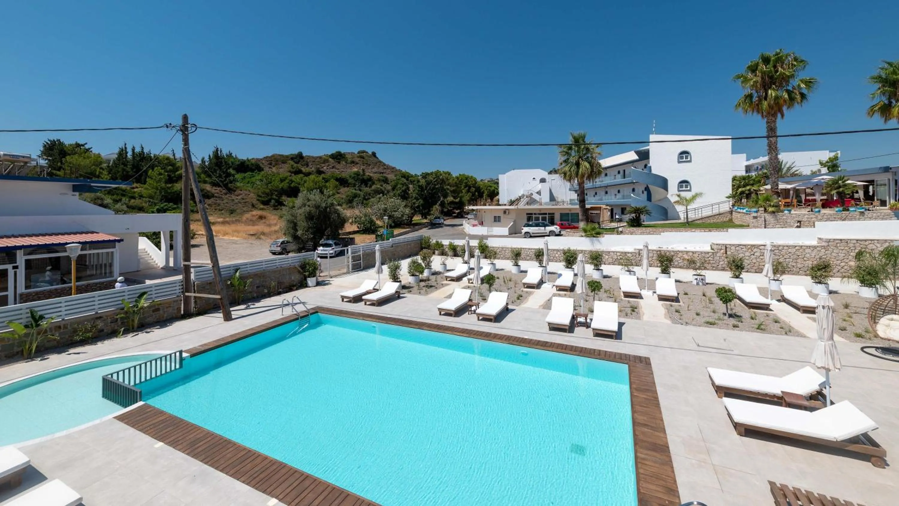 Swimming pool in Kellys Luxury Apartments