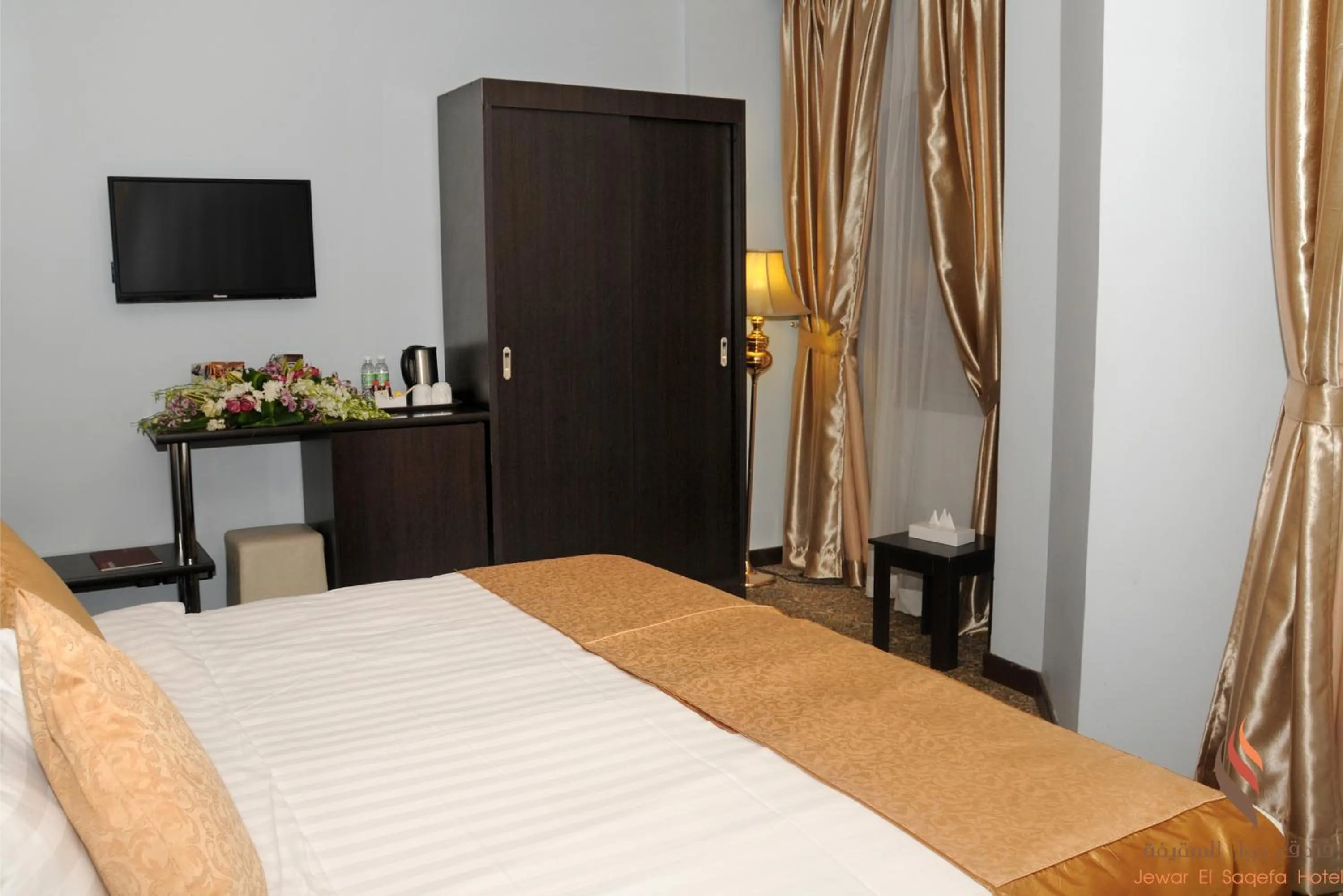 Bed in Deyar Al Eiman Hotel