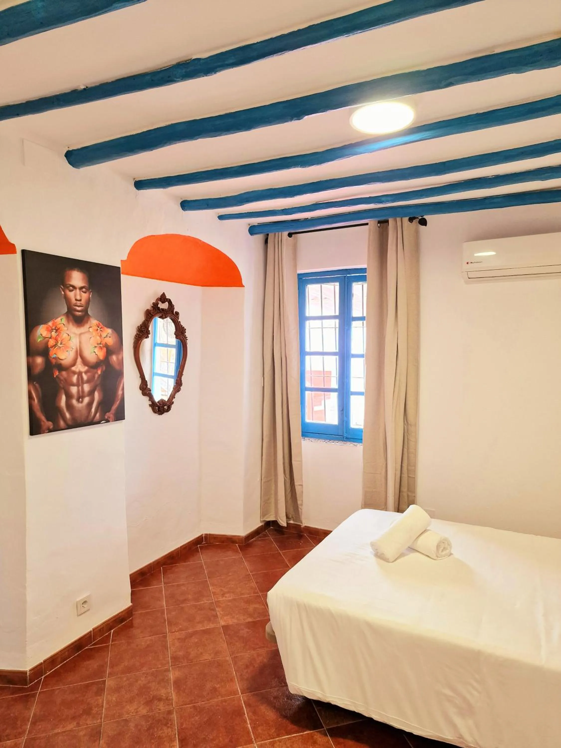 Photo of the whole room, Bed in Arc House Mezquita - Only adults