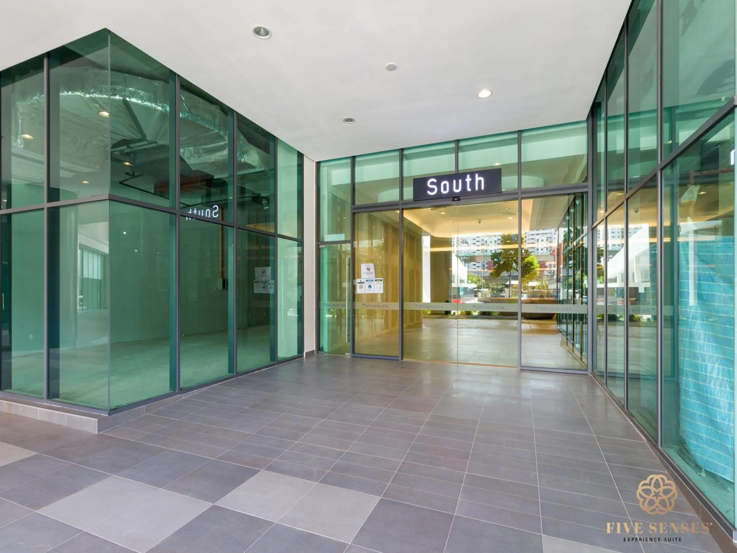 Restaurant/places to eat in Datum Jelatek Sky Residence KLCC, Five Senses