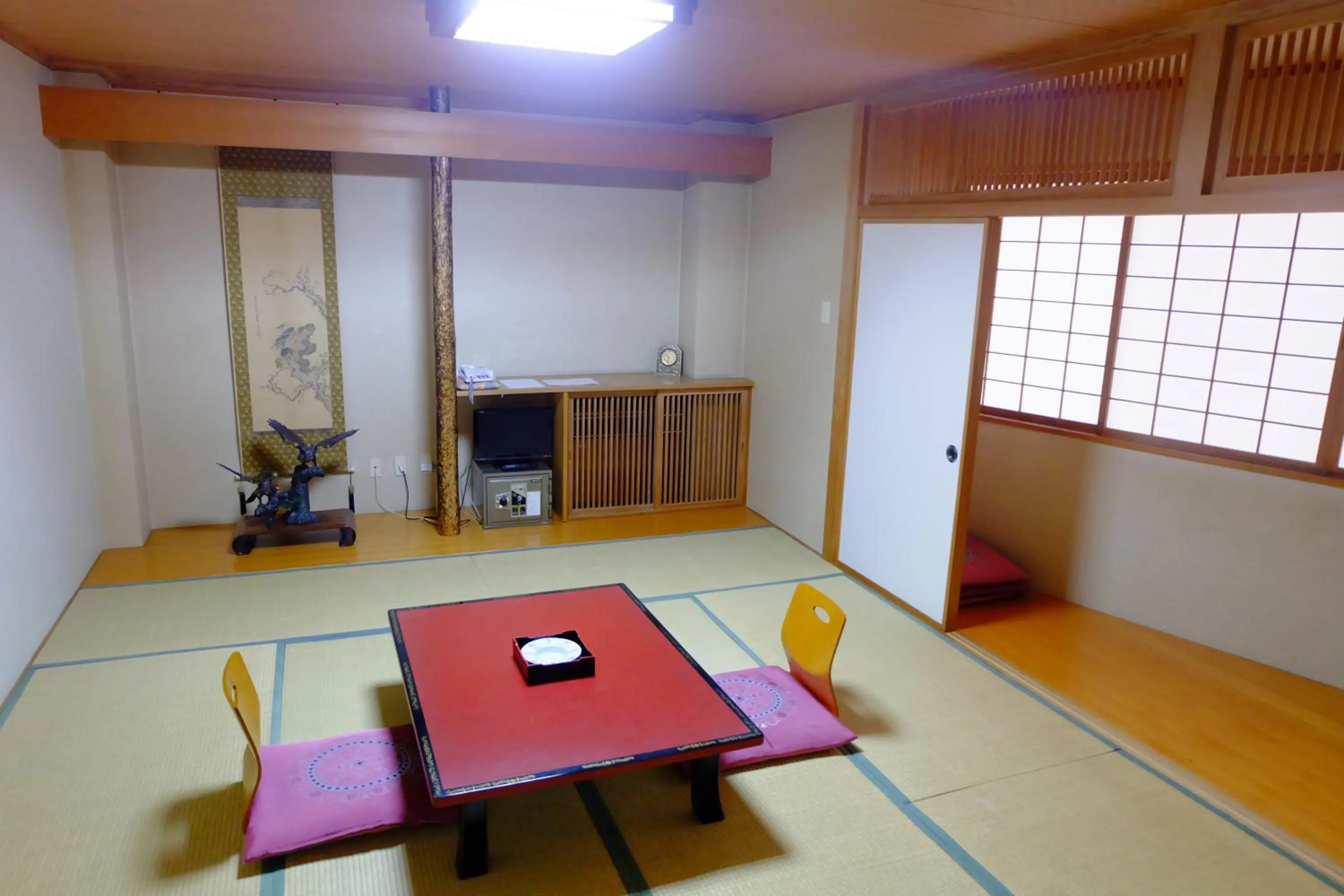 Photo of the whole room in Daikokuya Ryokan